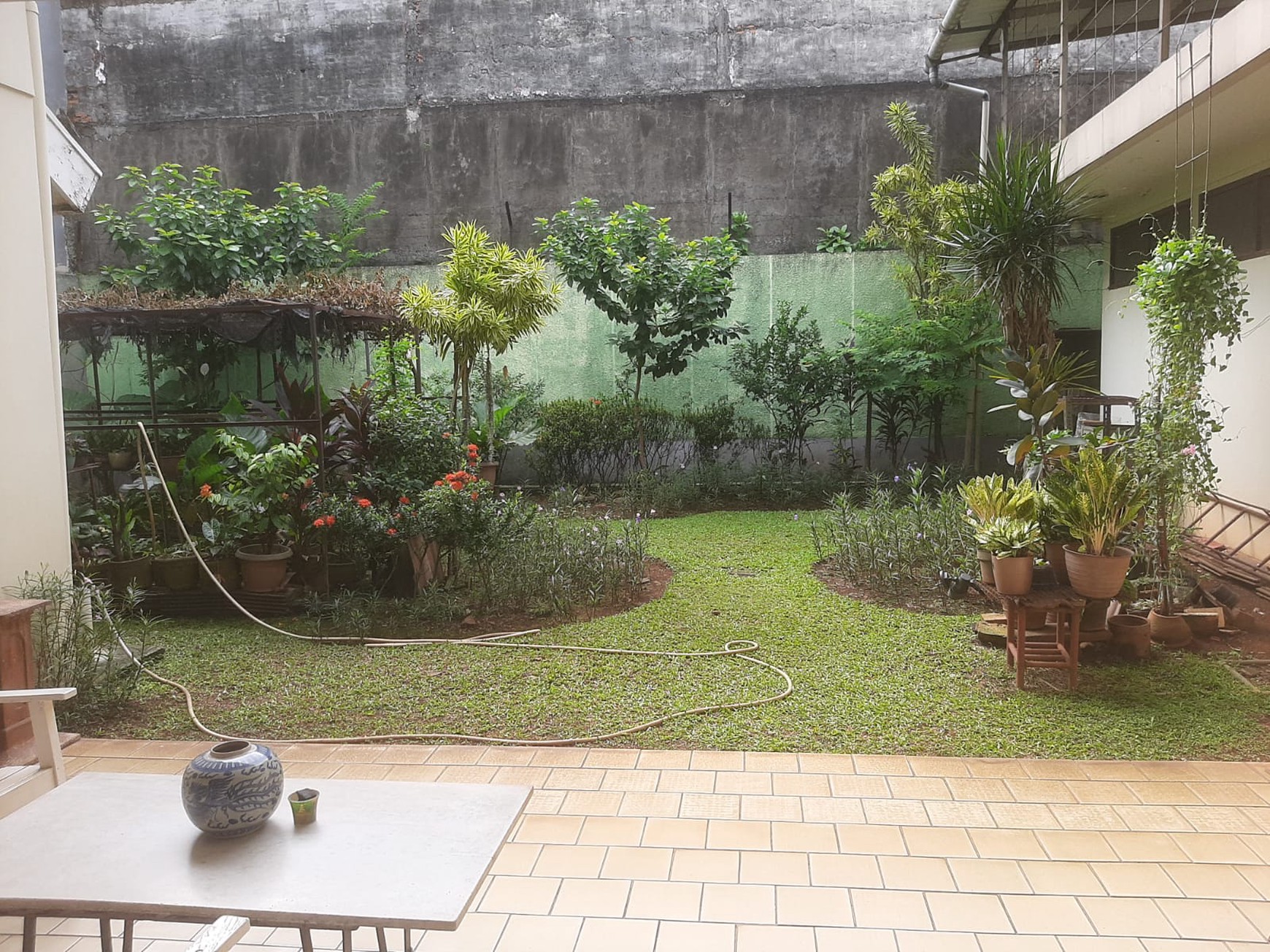 Rumah nyaman di Pondok Indah dekat ke Pondok Indah mall.