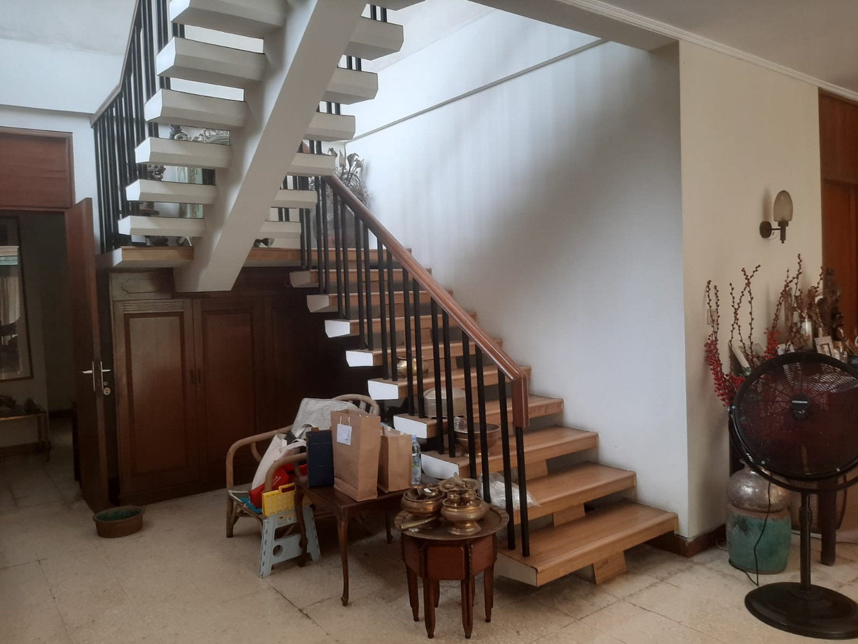 Rumah nyaman di Pondok Indah dekat ke Pondok Indah mall.