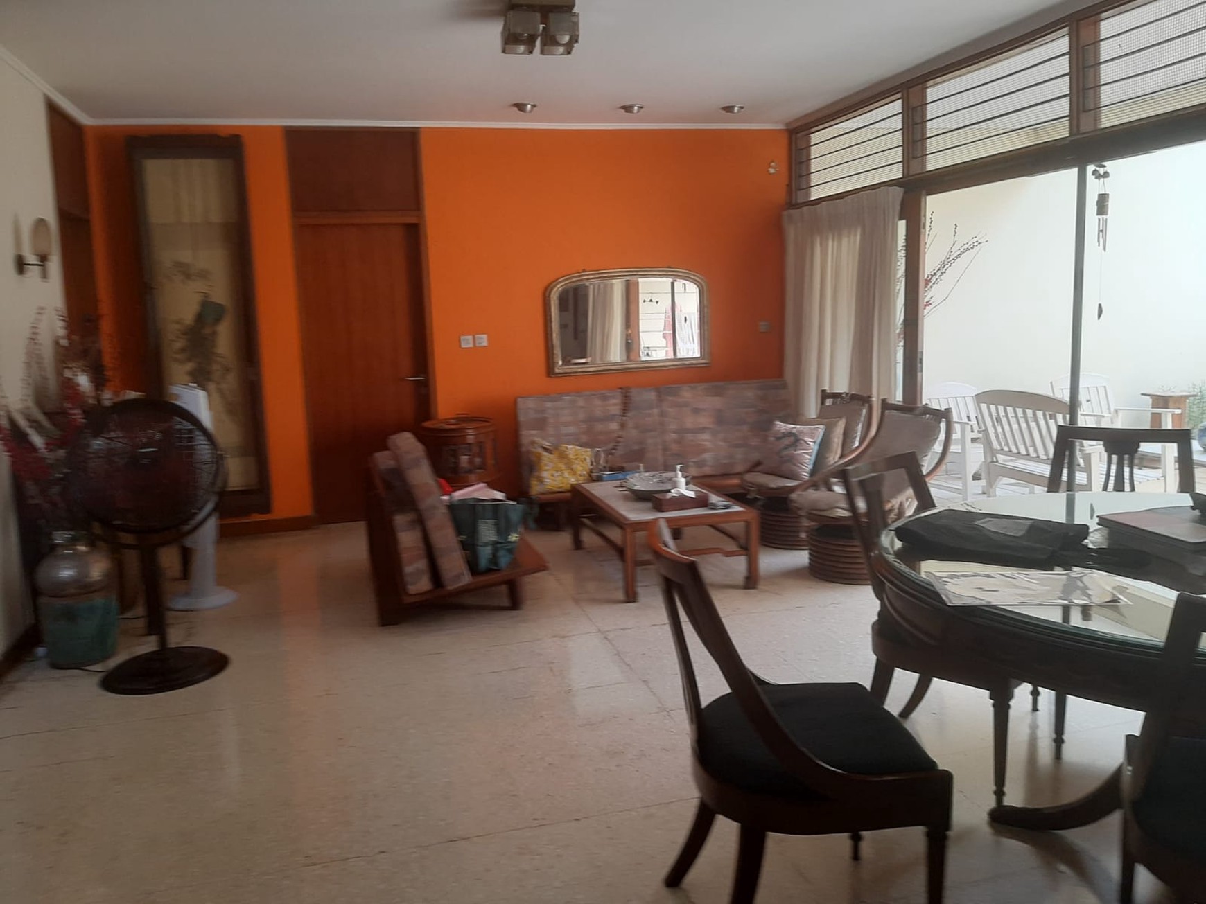 Rumah nyaman di Pondok Indah dekat ke Pondok Indah mall.