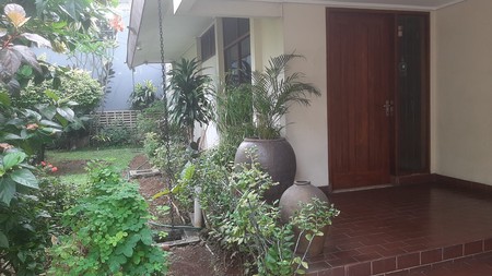 Rumah nyaman di Pondok Indah dekat ke Pondok Indah mall.