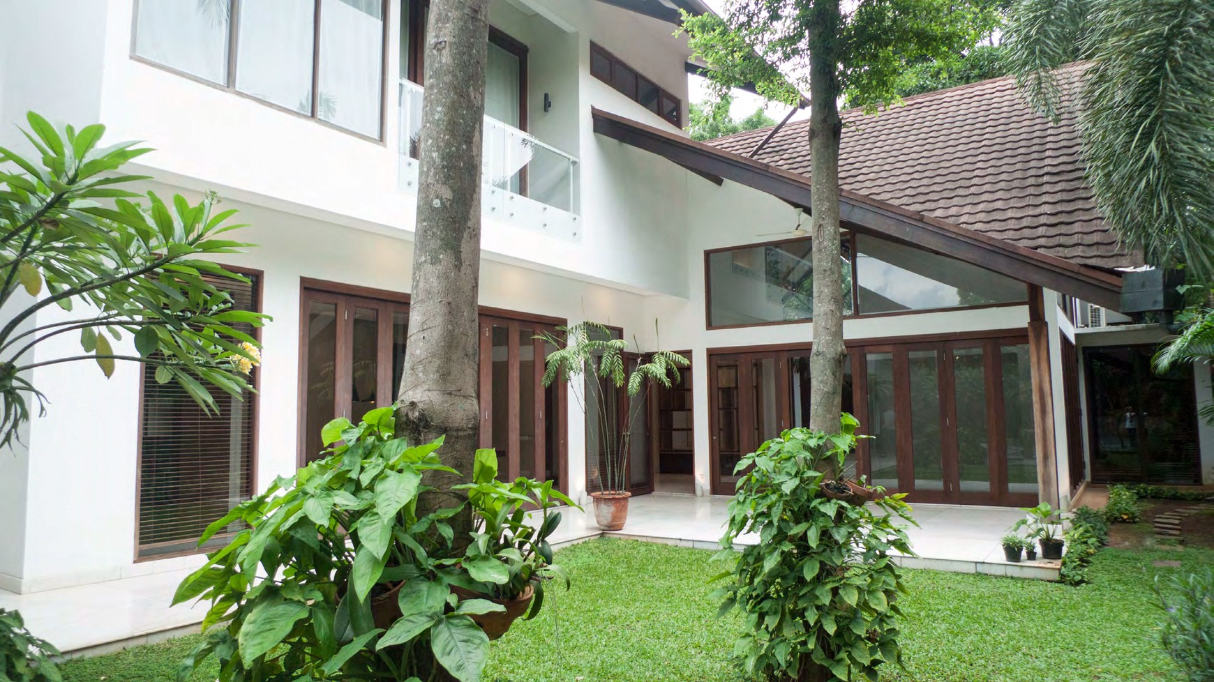 Dijual rumah bagus Jl Benda, Kemang