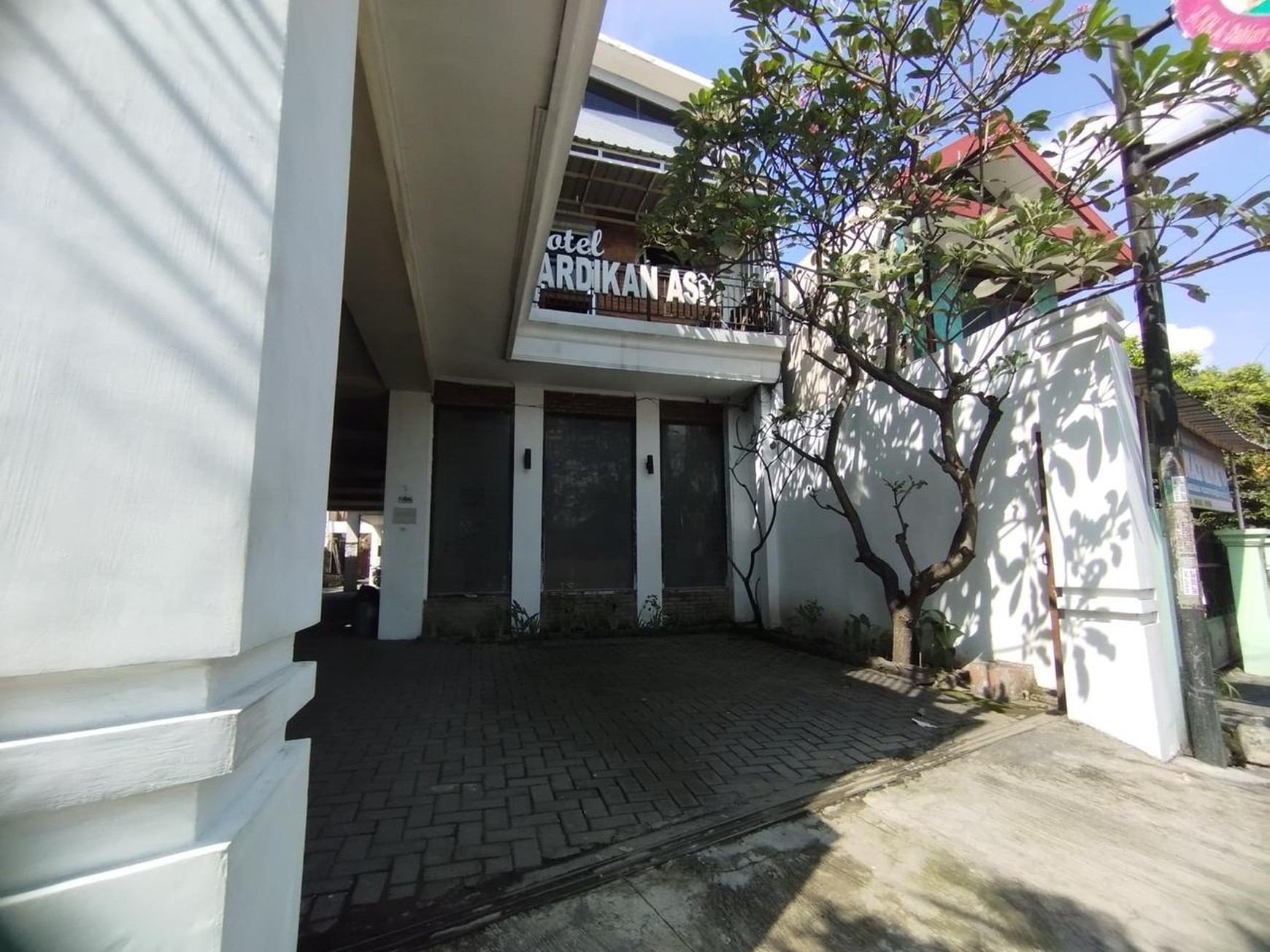 Flash Sale. Hotel melati pinggir jalan raya di Kediri