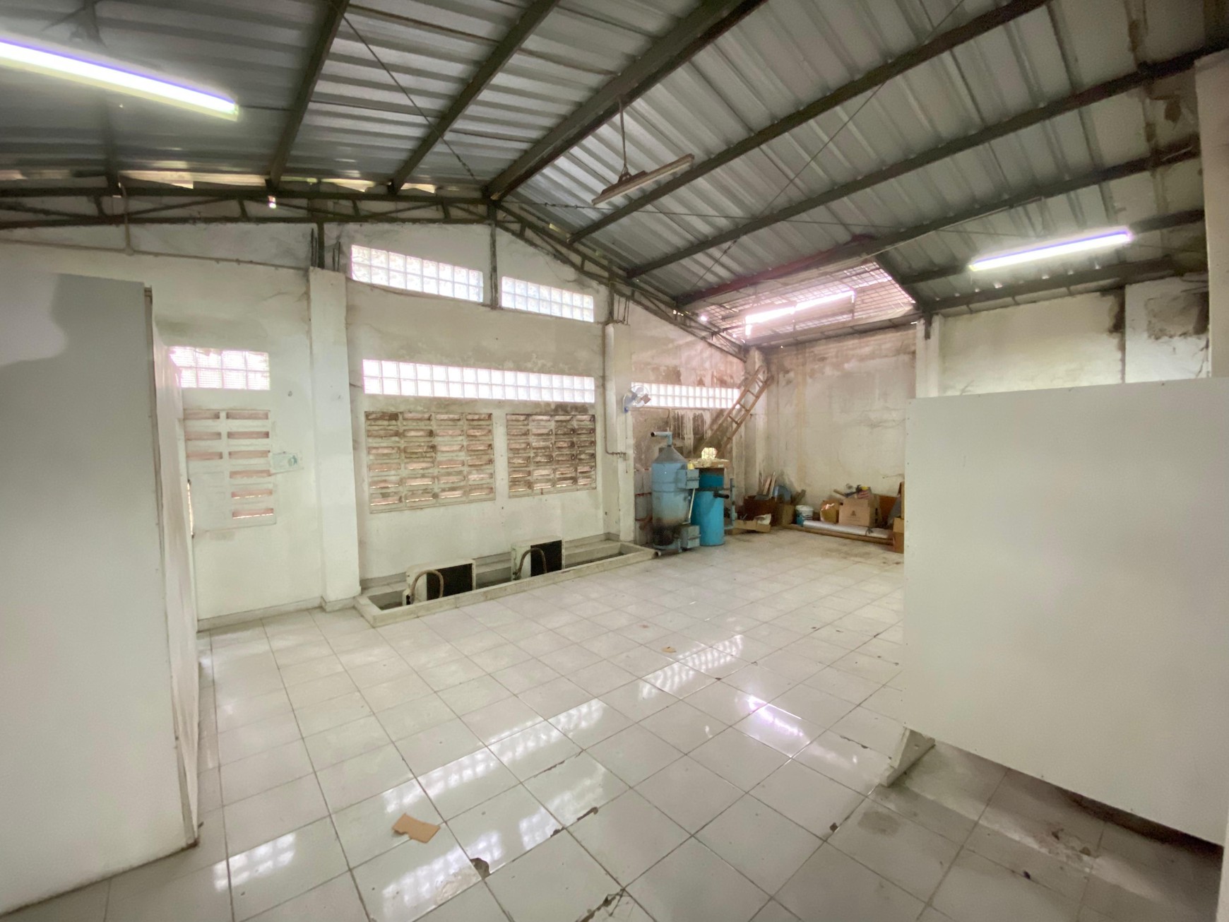 Rent. Gudang luas Taman Tekno BSD, cocok untuk segala jenis usaha..