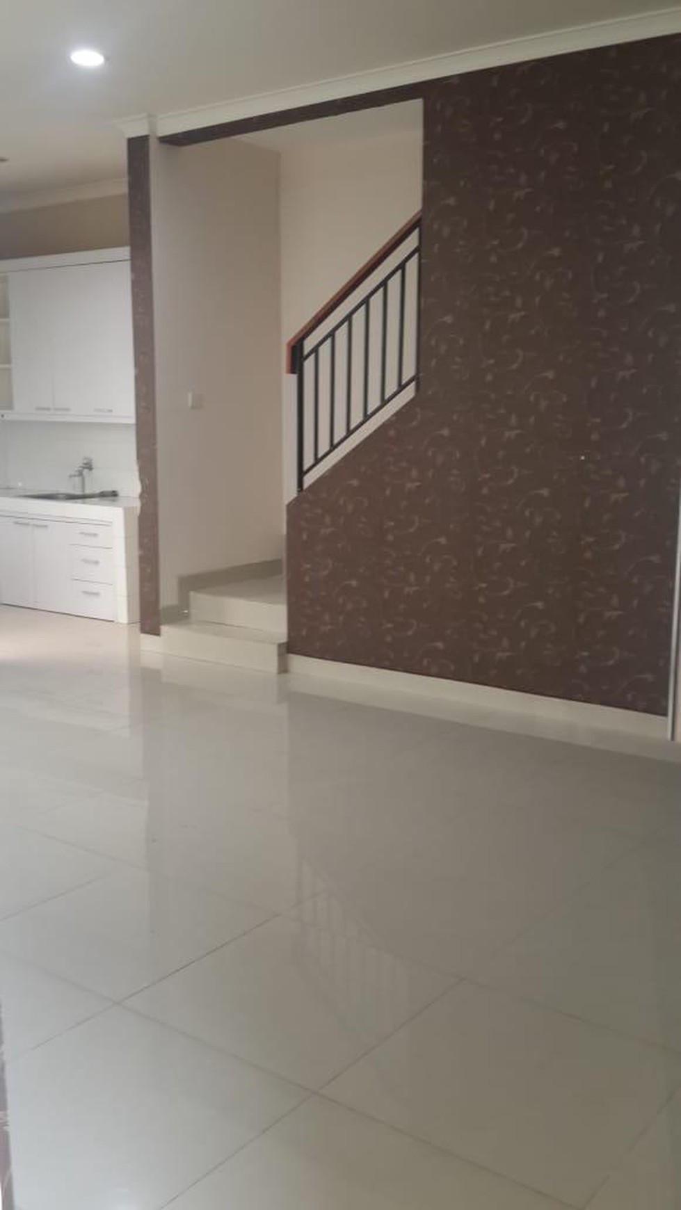 Disewakan  Rumah cheryville 3 kamar tidur Grand Wisata, Bekasi