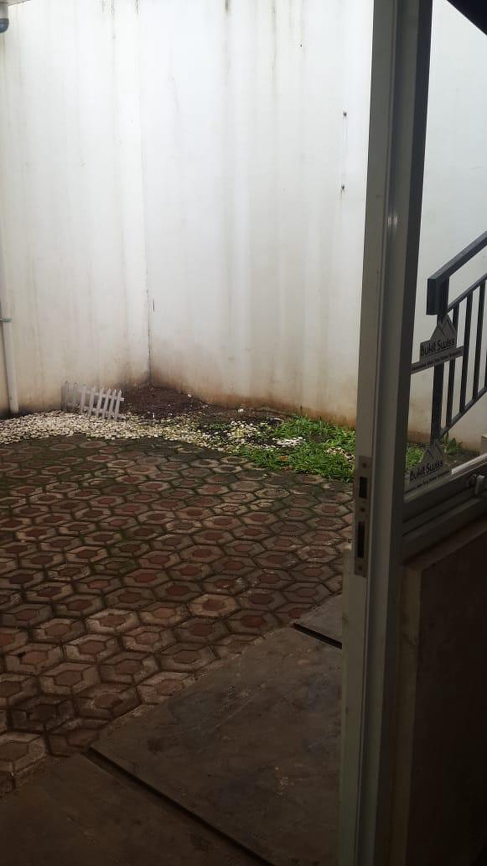 Disewakan  Rumah cheryville 3 kamar tidur Grand Wisata, Bekasi