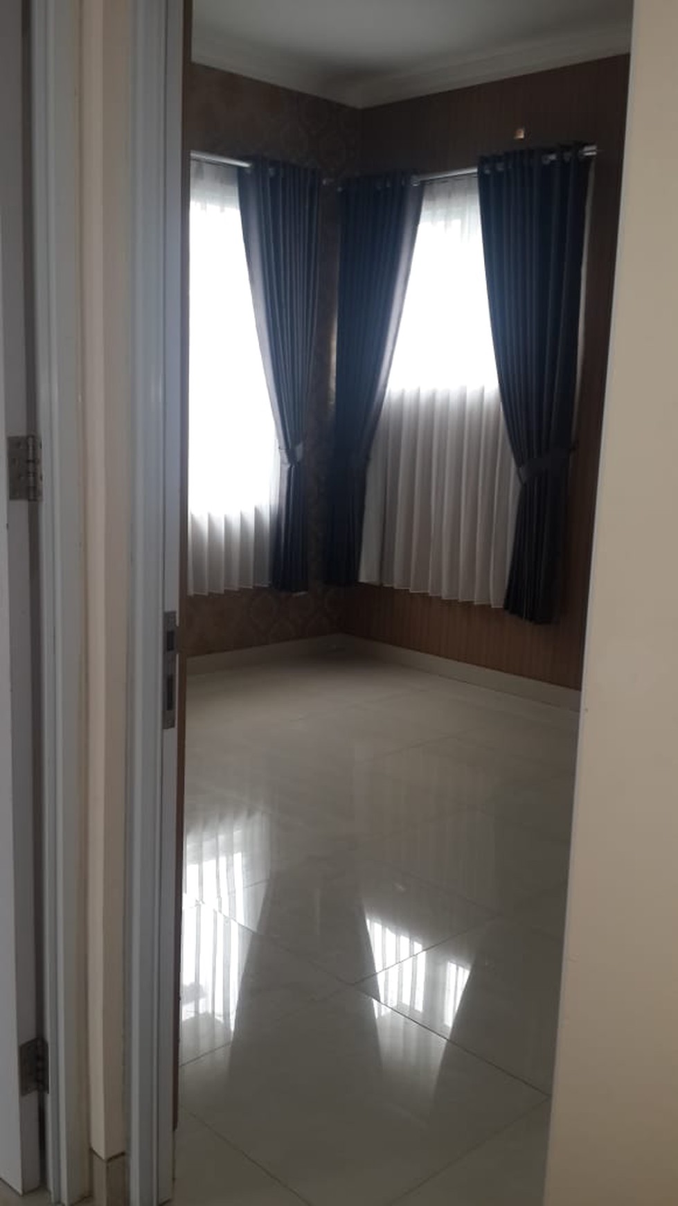 Disewakan  Rumah cheryville 3 kamar tidur Grand Wisata, Bekasi