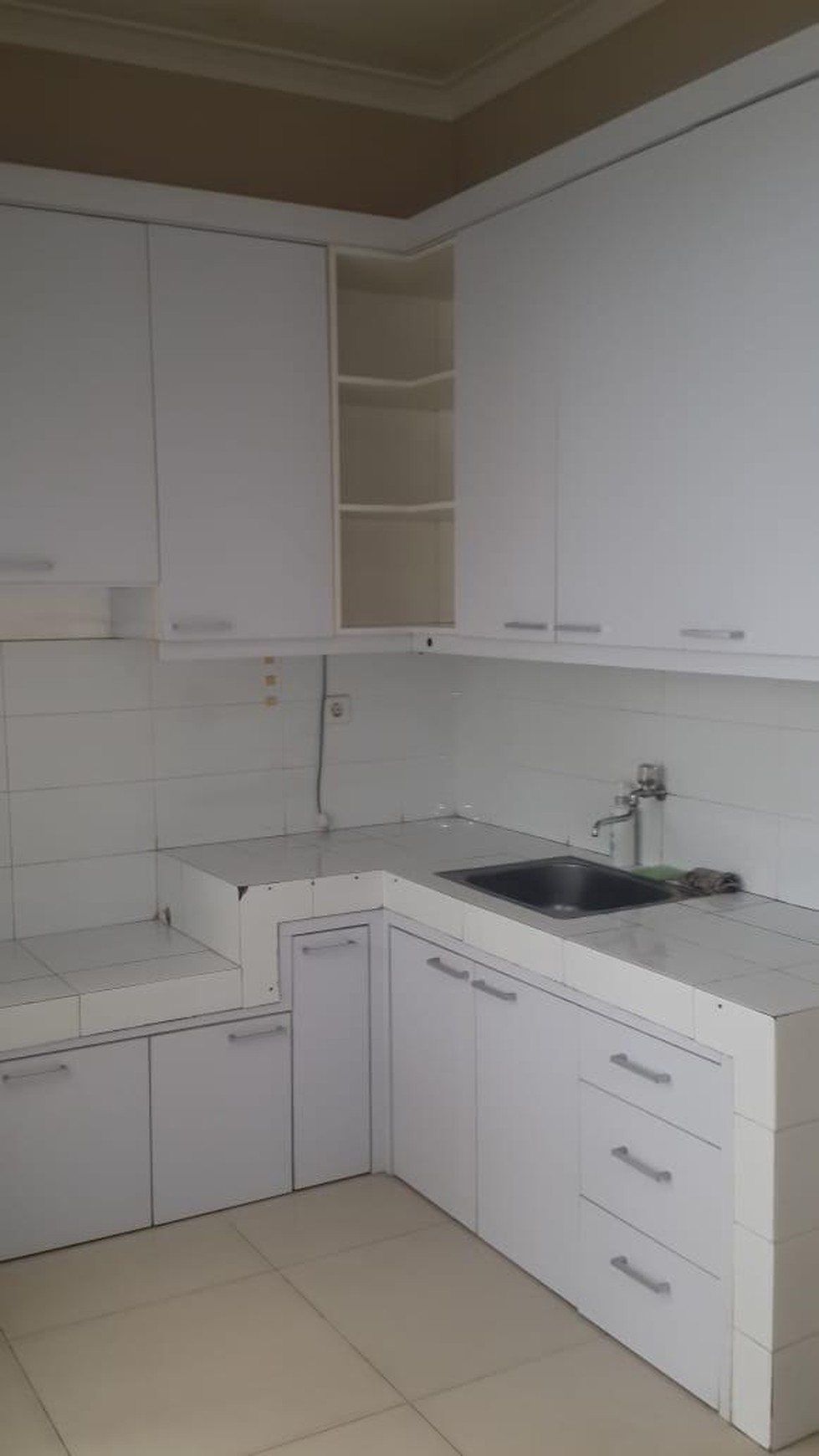 Disewakan  Rumah cheryville 3 kamar tidur Grand Wisata, Bekasi