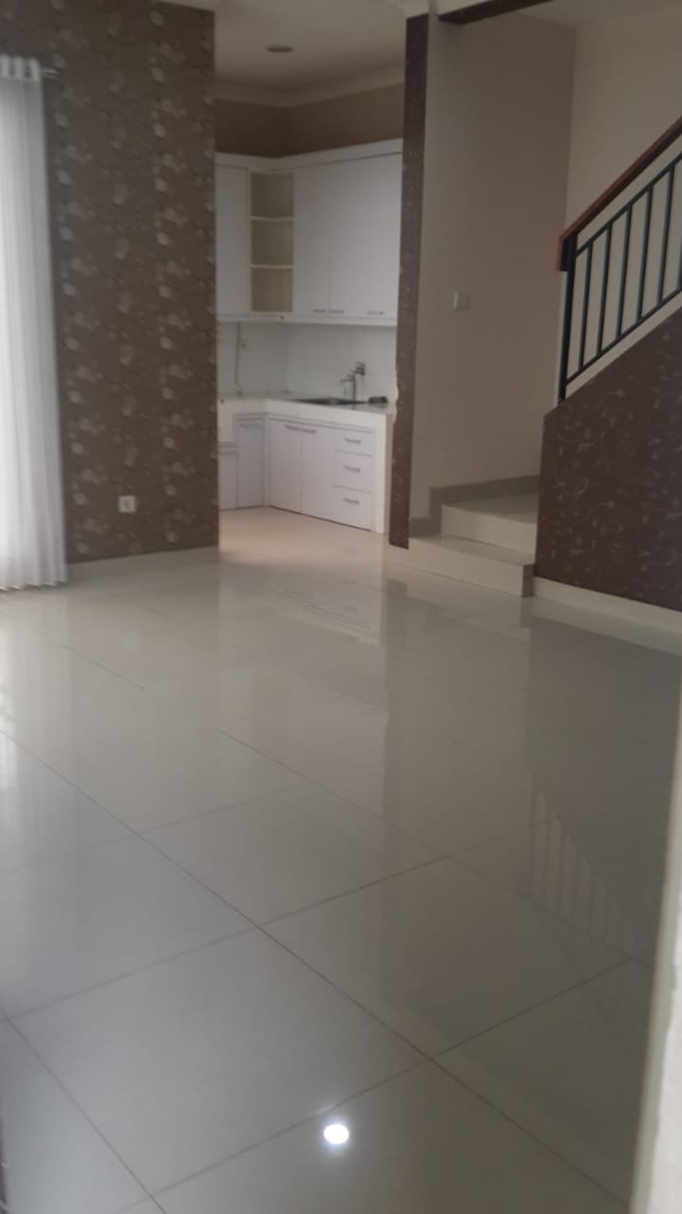 Disewakan  Rumah cheryville 3 kamar tidur Grand Wisata, Bekasi