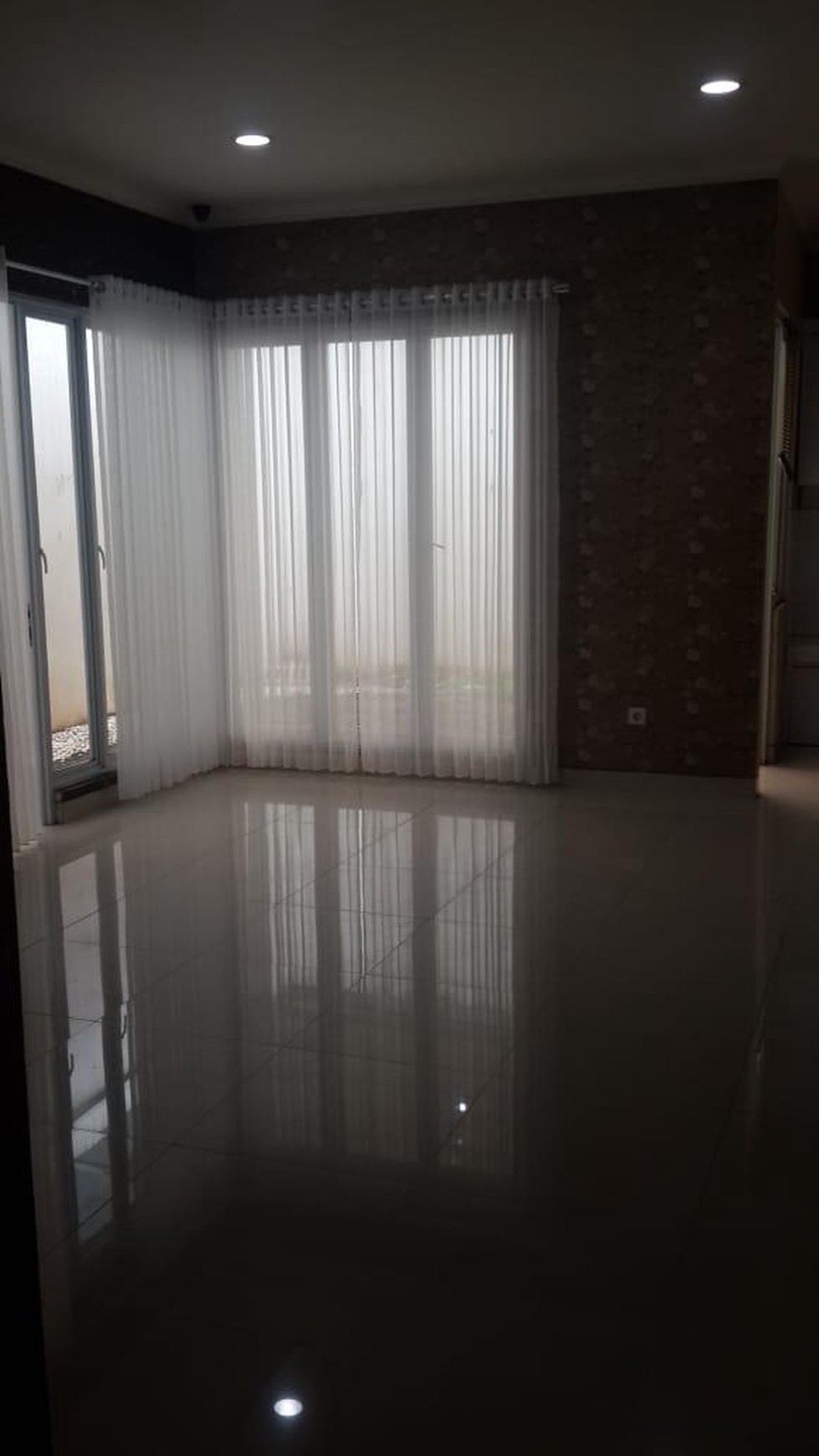 Disewakan  Rumah cheryville 3 kamar tidur Grand Wisata, Bekasi