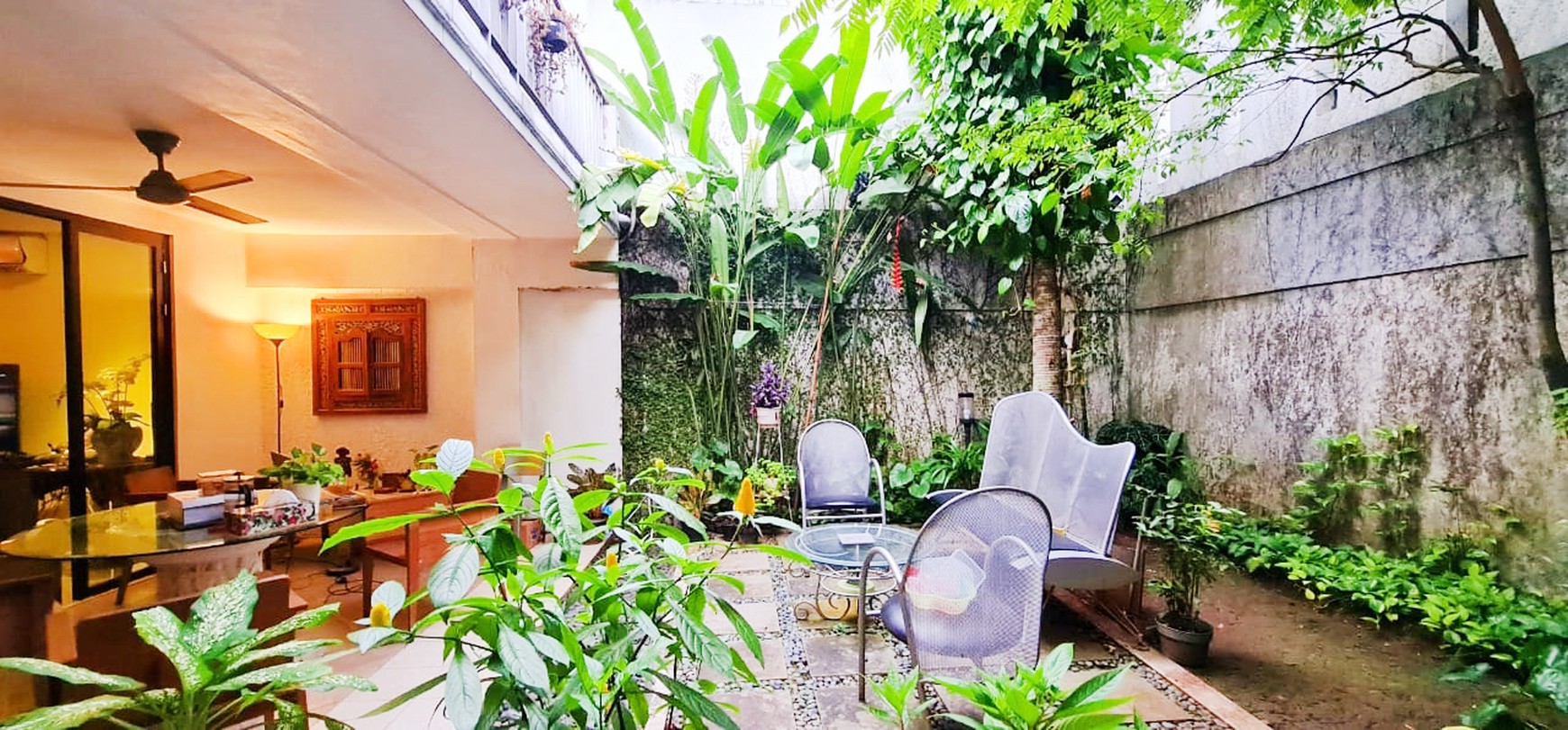 Rumah Cantik Siap Huni Dengan Taman Belakang Di Bintaro Sektor 7