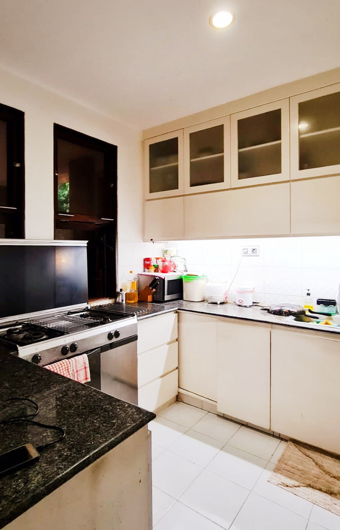 Rumah Cantik Siap Huni Dengan Taman Belakang Di Bintaro Sektor 7