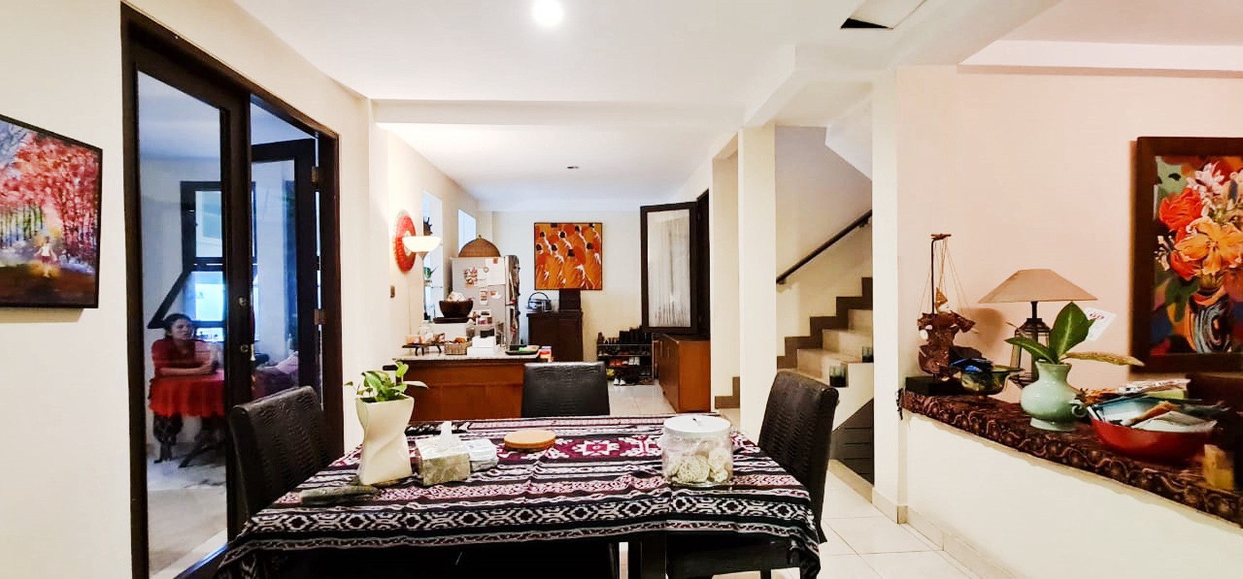 Rumah Cantik Siap Huni Dengan Taman Belakang Di Bintaro Sektor 7