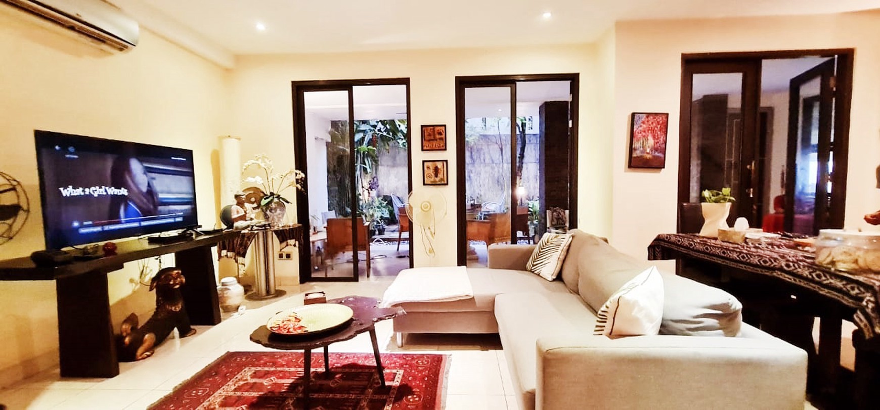 Rumah Cantik Siap Huni Dengan Taman Belakang Di Bintaro Sektor 7