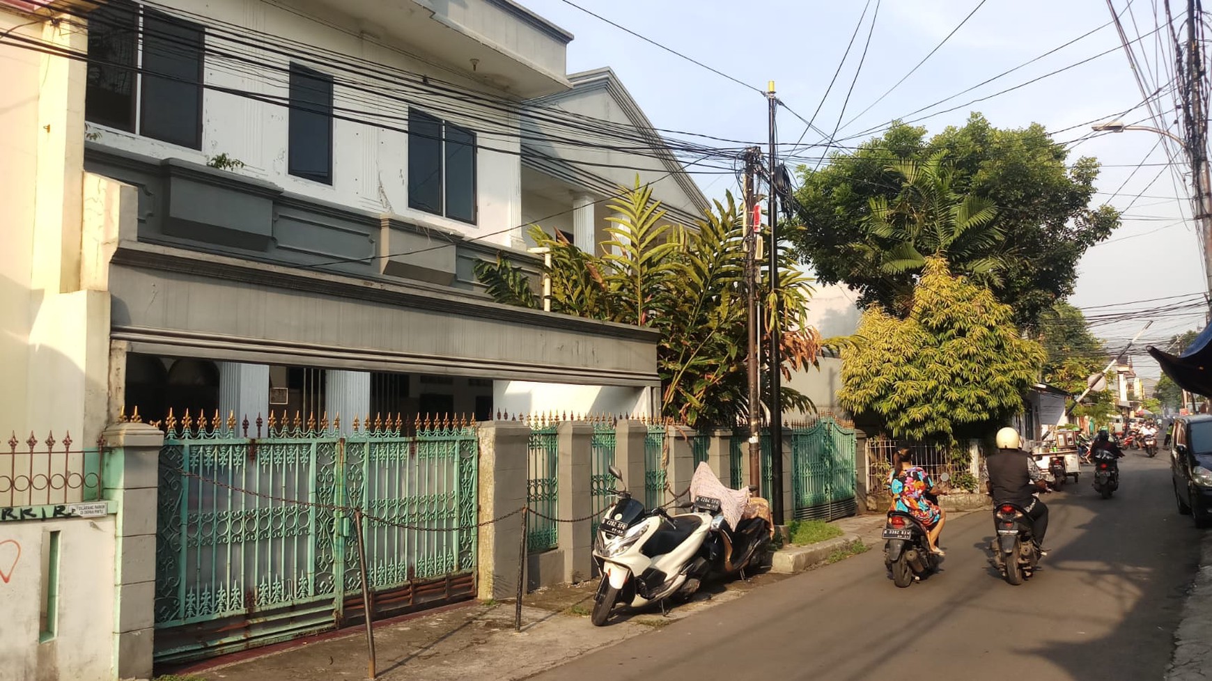 Dijual Rumah Luas Lokasi Di Jl. Asam Baris, Dekat Stasiun Tebet