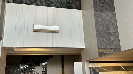 Disewakan Cepat dan Murah! Townhouse Mewah 2 Lantai di Kawasan Prestisius Kebayoran Baru
