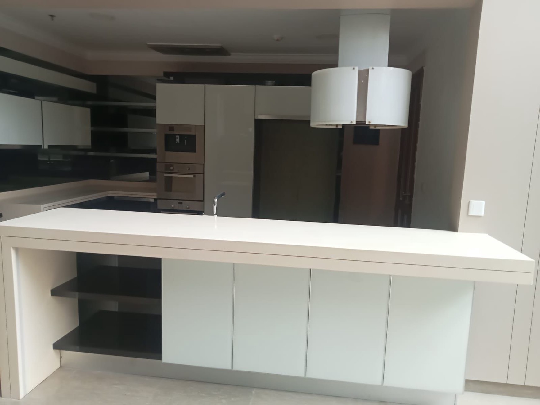 Disewakan Cepat dan Murah! Townhouse Mewah 2 Lantai di Kawasan Prestisius Kebayoran Baru