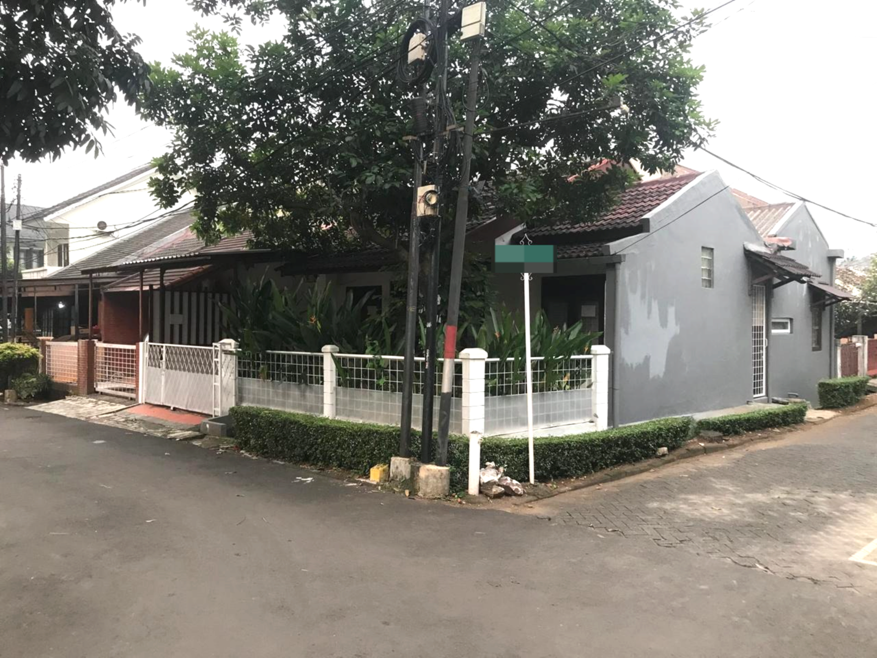 Rumah Hoek Dekat Sekolah dan KRL di Cucur Bintaro Sektor 4 Tangerang Selatan