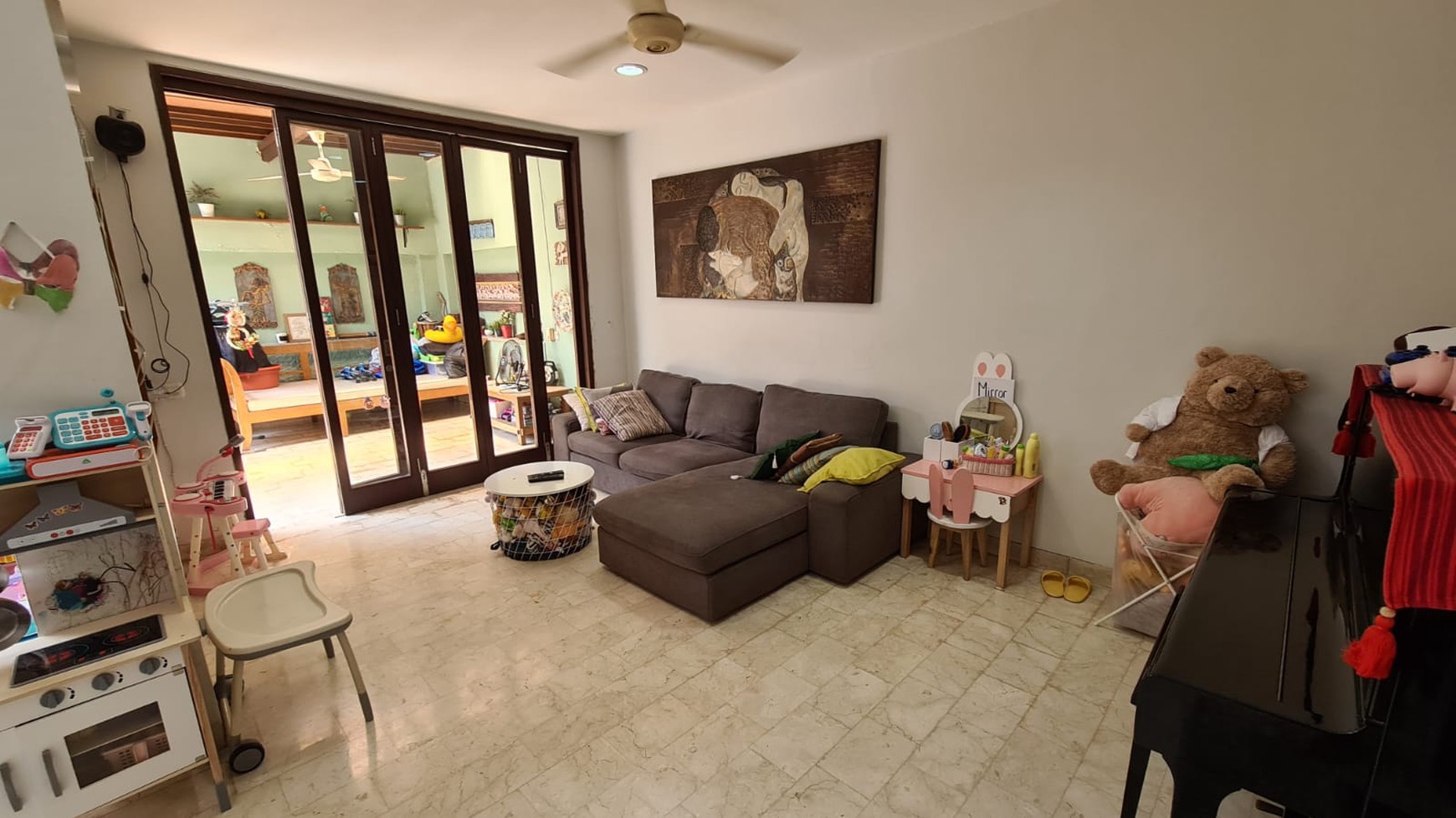 Rumah Cantik Bersih Siap Huni di Bintaro Jaya dengan Luas 216 m2 dan Bangunan 200 m2 Surat SHM KT 3+1 dan KM 3+1