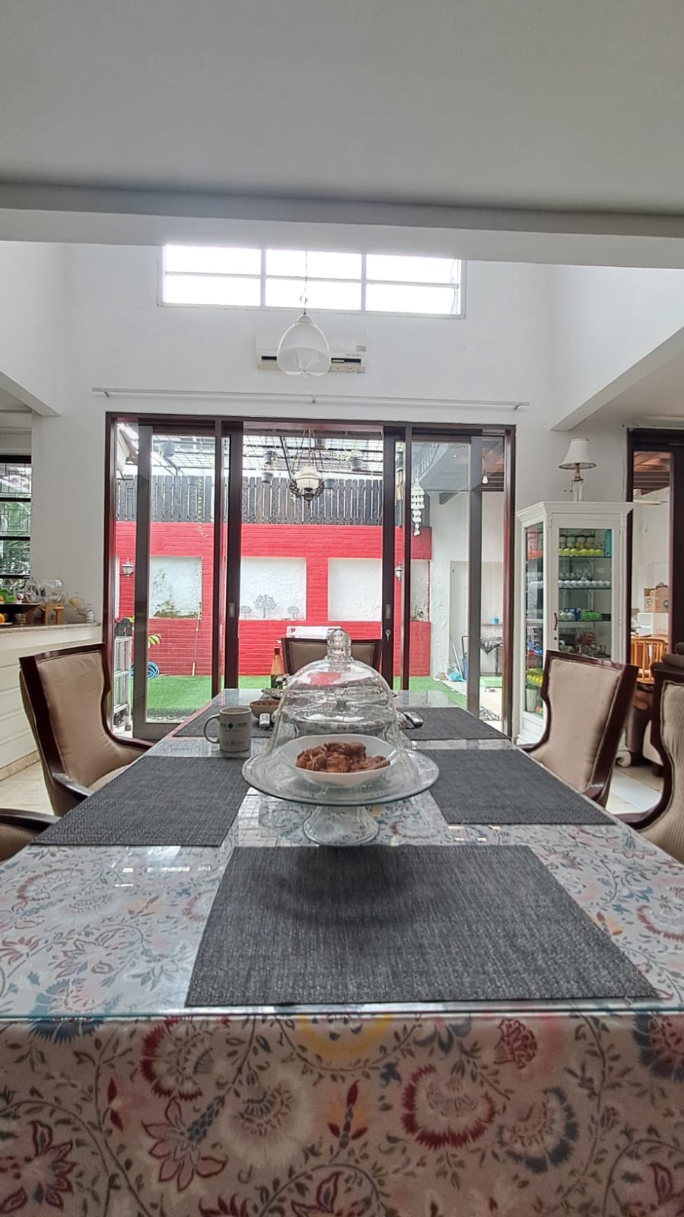 Rumah Cantik Bersih Siap Huni di Bintaro Jaya dengan Luas 216 m2 dan Bangunan 200 m2 Surat SHM KT 3+1 dan KM 3+1