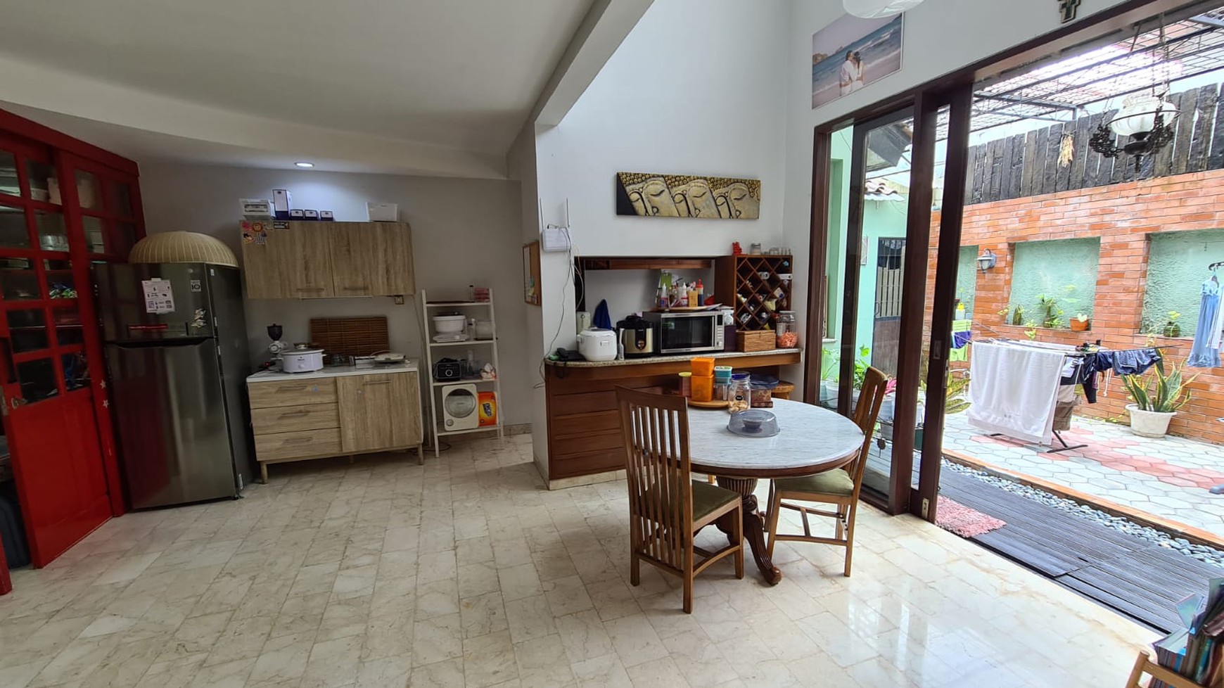 Rumah Cantik Bersih Siap Huni di Bintaro Jaya dengan Luas 216 m2 dan Bangunan 200 m2 Surat SHM KT 3+1 dan KM 3+1