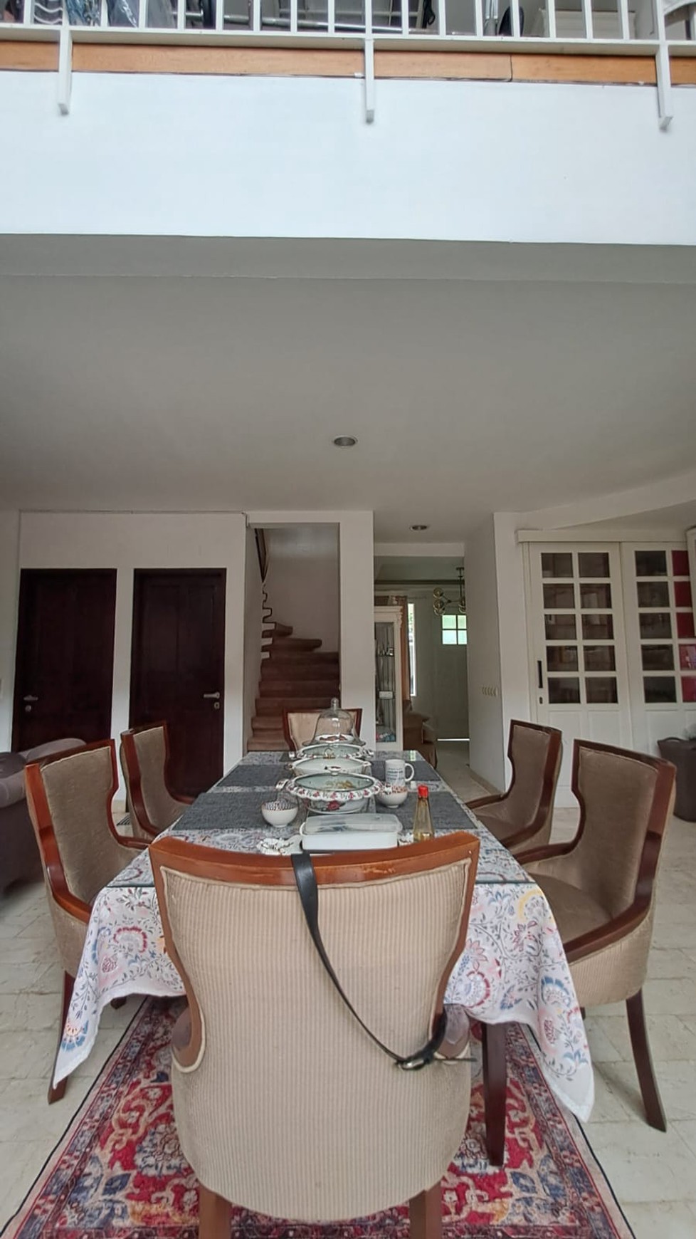 Rumah Cantik Bersih Siap Huni di Bintaro Jaya dengan Luas 216 m2 dan Bangunan 200 m2 Surat SHM KT 3+1 dan KM 3+1.