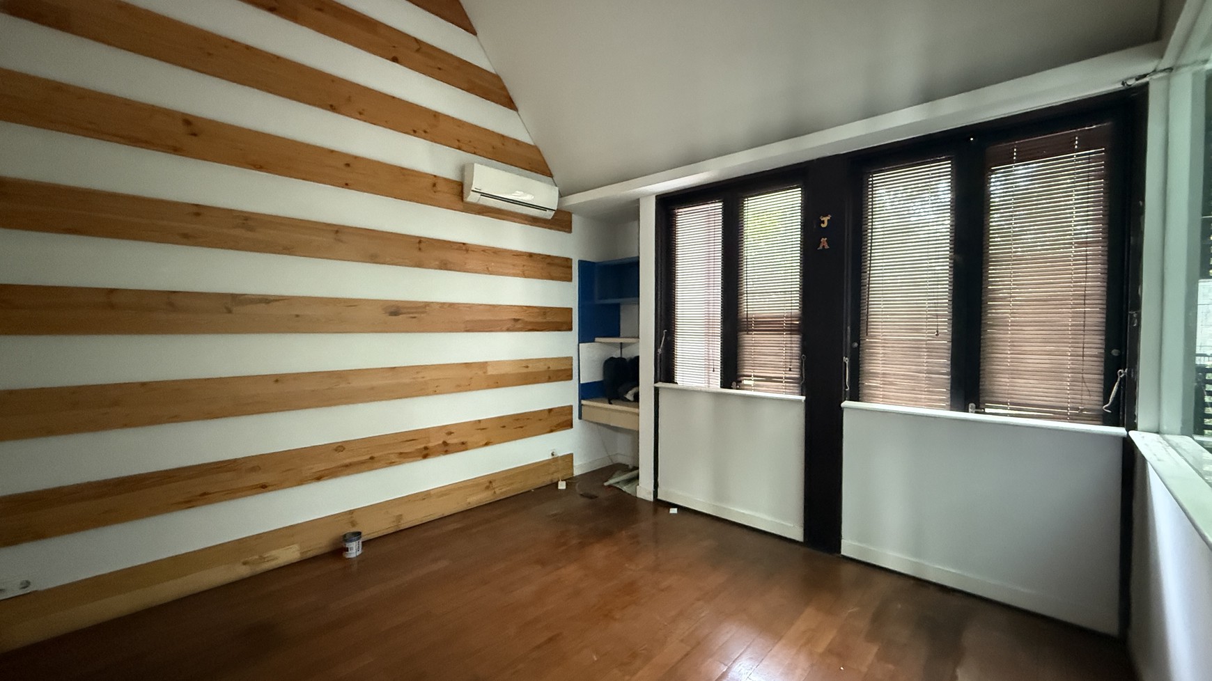 COZY AND BEAUTIFUL HOUSE AT SENOPATI AREA