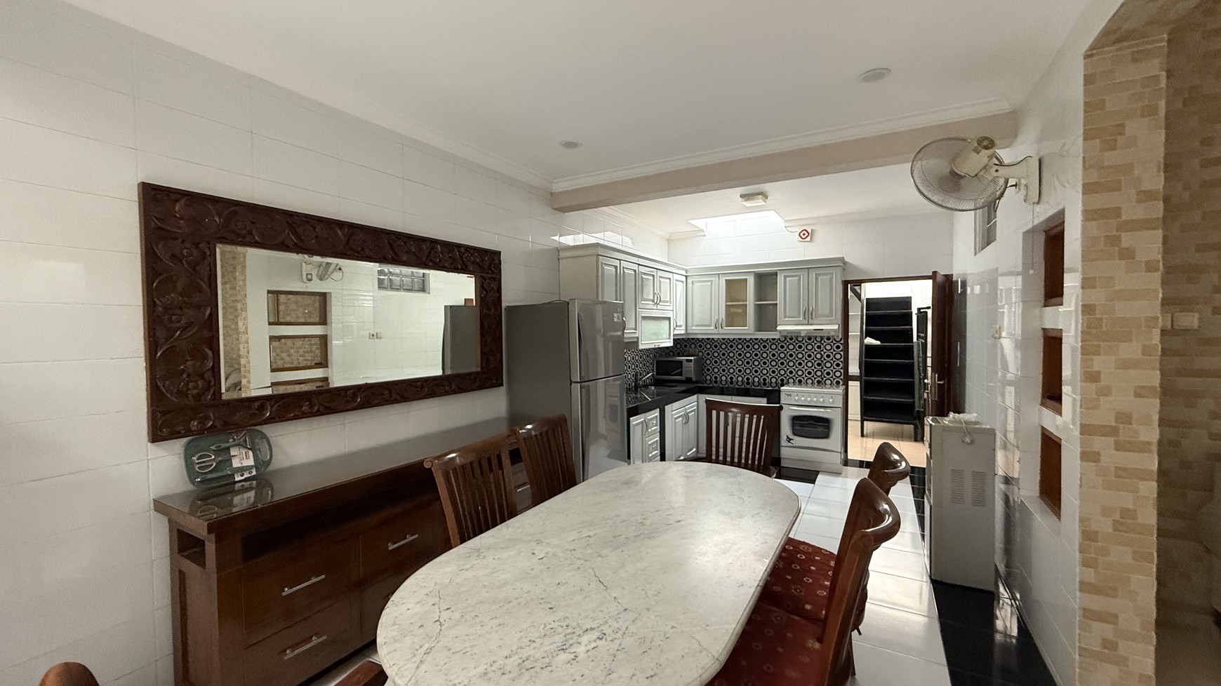 COZY AND BEAUTIFUL HOUSE AT SENOPATI AREA