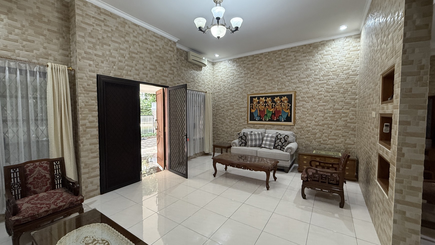 COZY AND BEAUTIFUL HOUSE AT SENOPATI AREA
