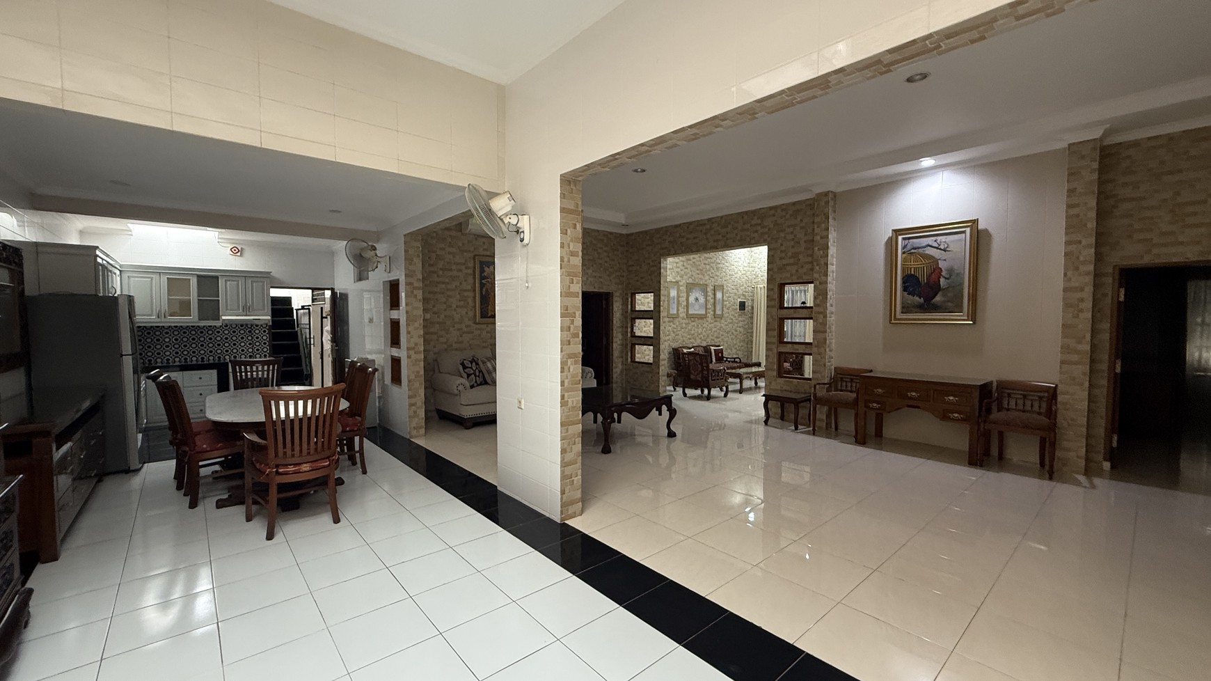 COZY AND BEAUTIFUL HOUSE AT SENOPATI AREA