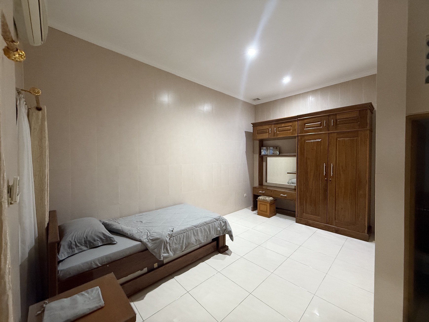 COZY AND BEAUTIFUL HOUSE AT SENOPATI AREA