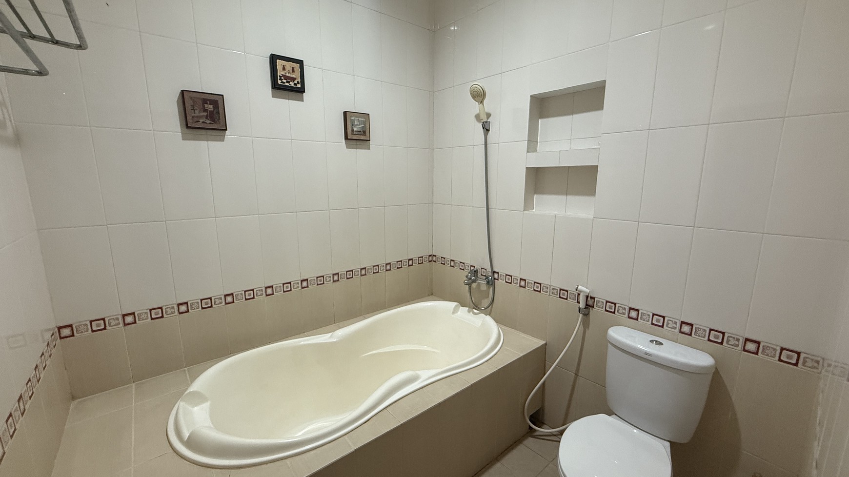 COZY AND BEAUTIFUL HOUSE AT SENOPATI AREA