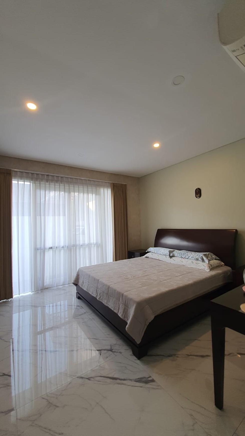 Dijual Rumah Full Furnish Stamford Citraland Surabaya