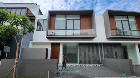 Dijual Rumah Baru PARK AVENUE Dian Istana Wiyung Surabaya