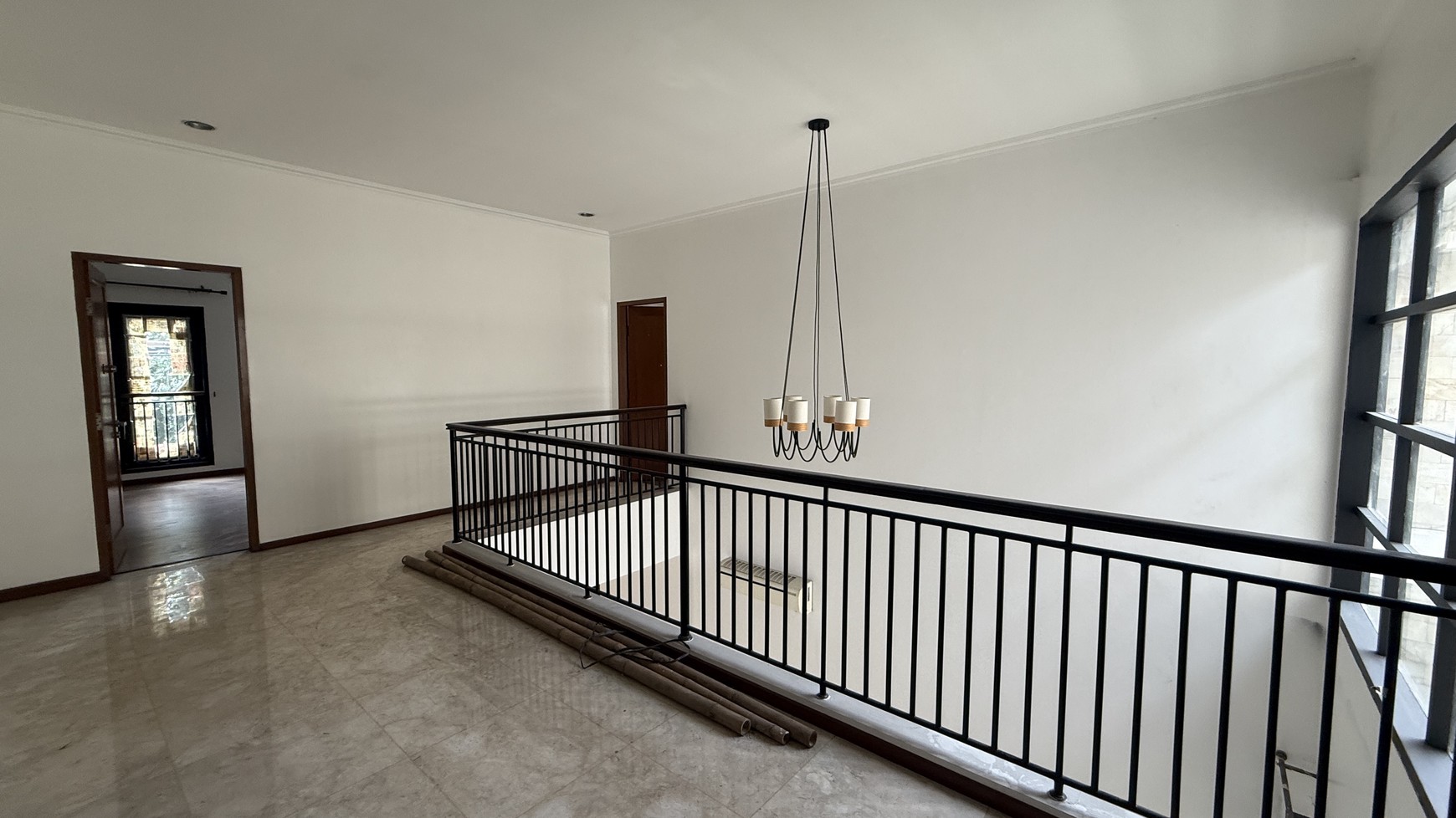 MODERN AND BEAUTIFUL HOUSE AT SENOPATI AREA