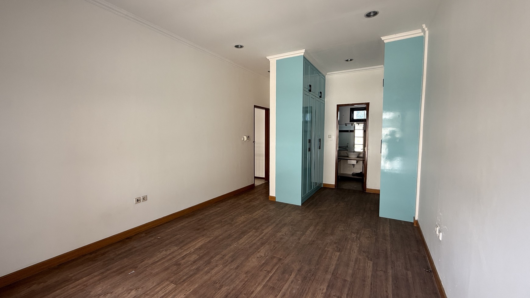 MODERN AND BEAUTIFUL HOUSE AT SENOPATI AREA