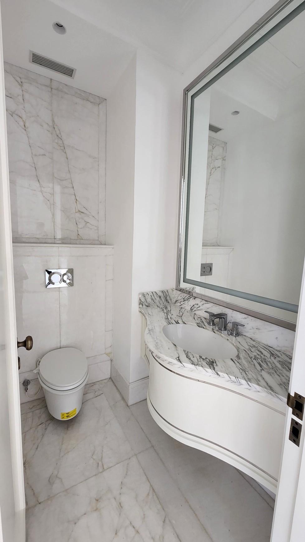 Dijual Apartemen St. Regis Residence Jakarta - Lantai 28, Luas 355 m, 3BR Semi-Furnished