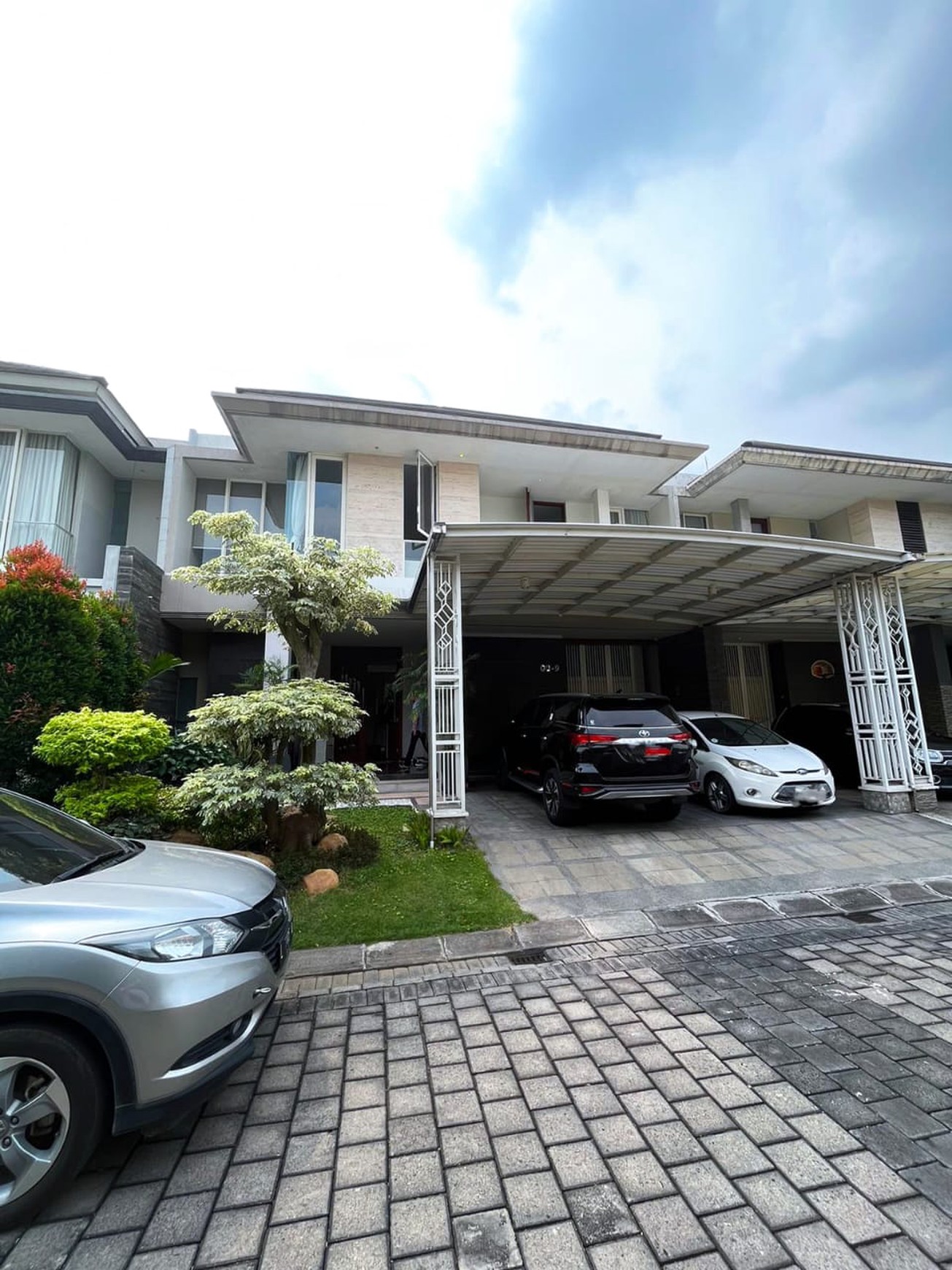 MURAH LUAS Dijual Rumah Wisata Bukit Mas 2 Grand Palais  Full Furnished By Vinoti Living - Garasi Carport 3 Mobil Strategis Dekat Citraland, Pakuwon Indah , Ptc, Supermall