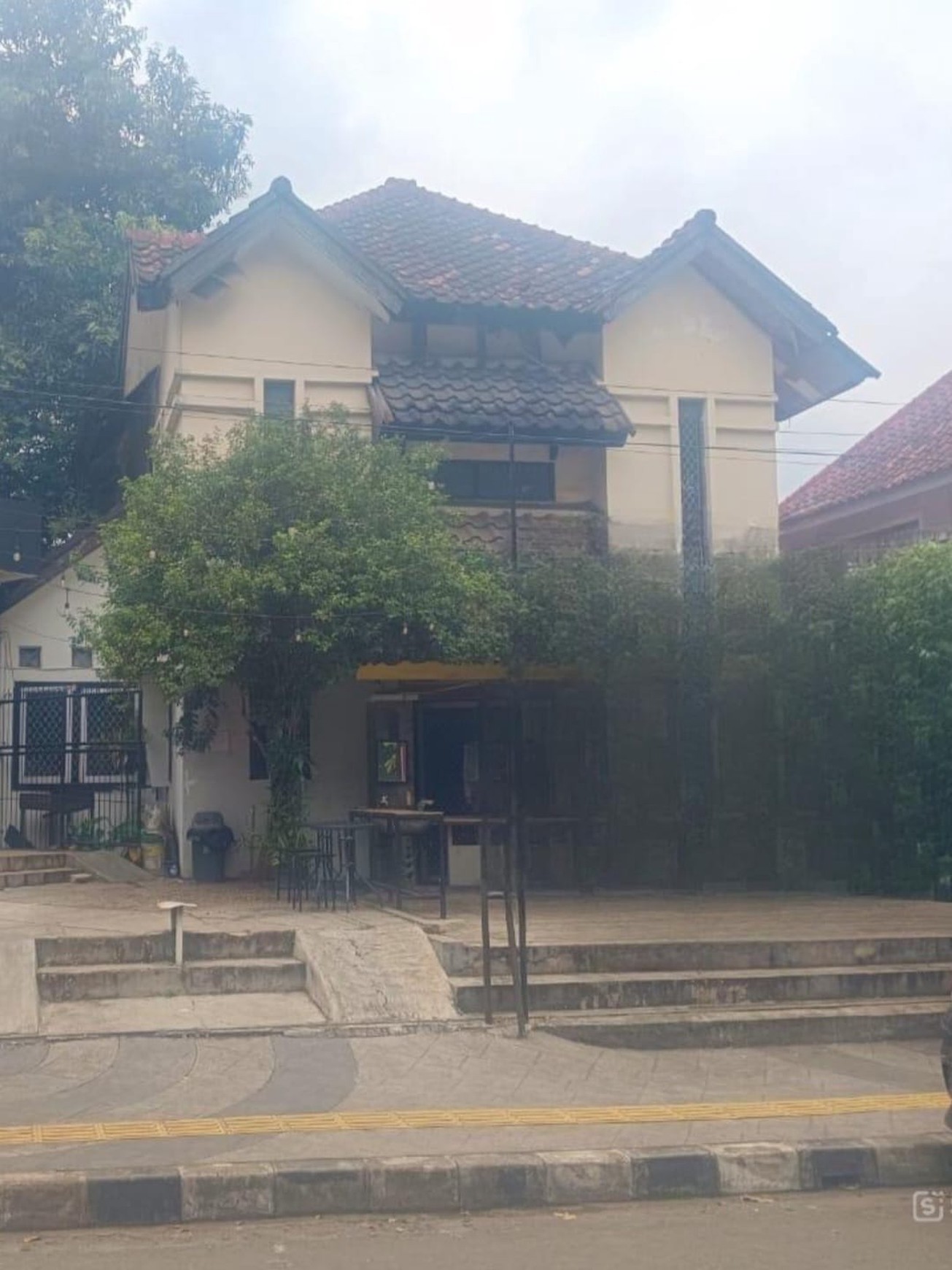 DIJUAL RUMAH SIAP HUNI DI ANGGREK LOKA BSD - LOKASI STRATEGIS, COCOK UNTUK USAHA!