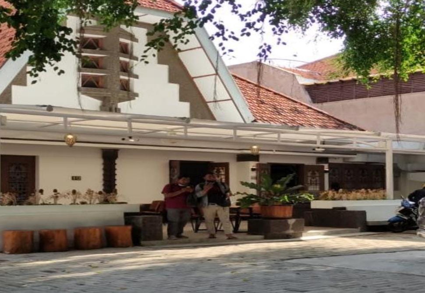 DIJUAL RUMAH DI KOMERSIAL AREA JL PROGO TAMAN BUNGKUL SURABAYA PUSAT