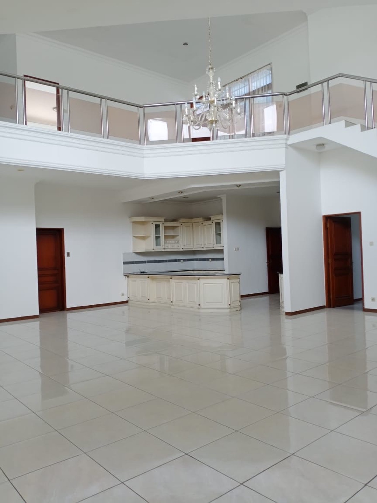 Disewakan Rumah Nyaman Dalam Cluster Lokasi Di Jl. Kenanga, Ampera, Jakarta Selatan