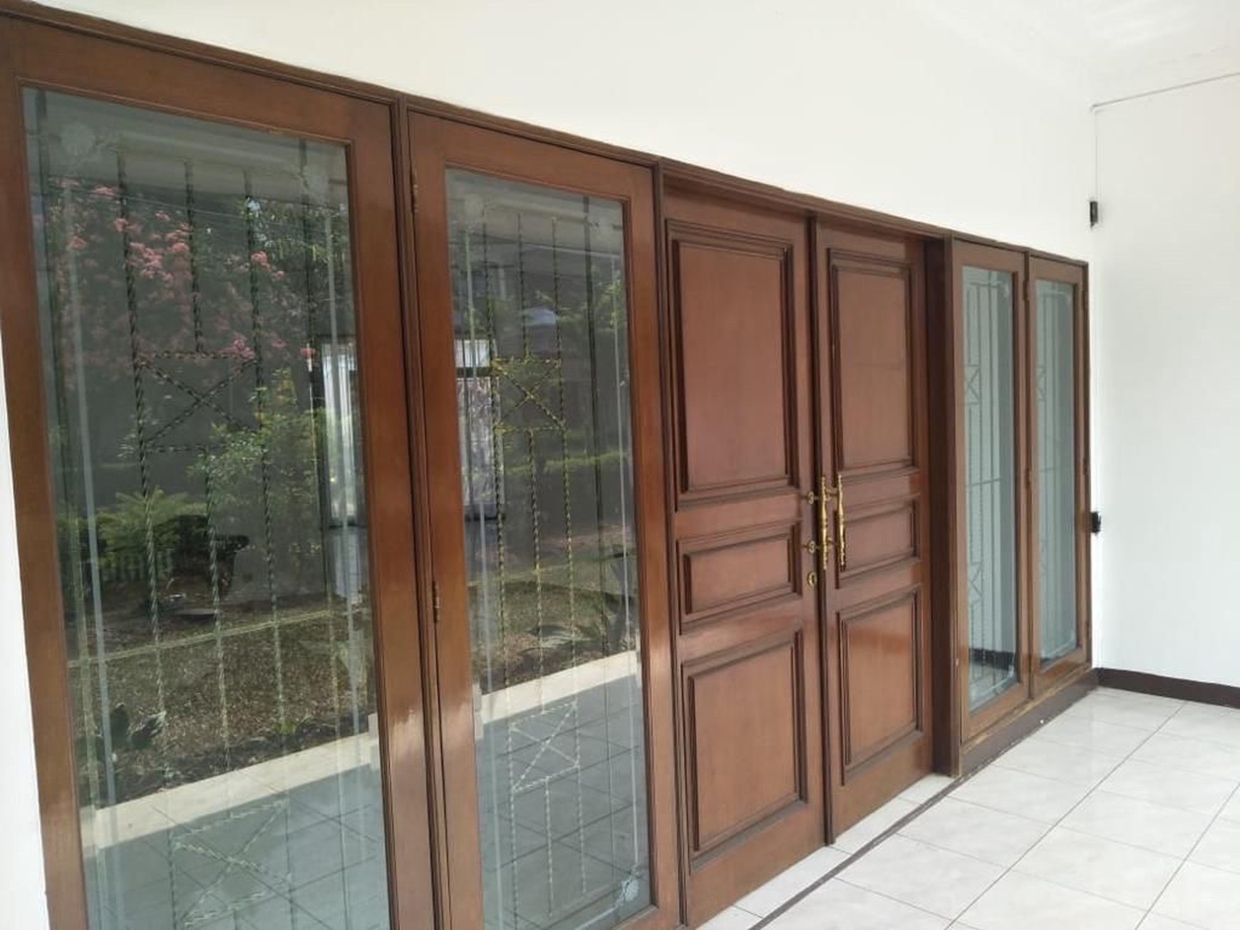 Disewakan Rumah Nyaman Dalam Cluster Lokasi Di Jl. Kenanga, Ampera, Jakarta Selatan