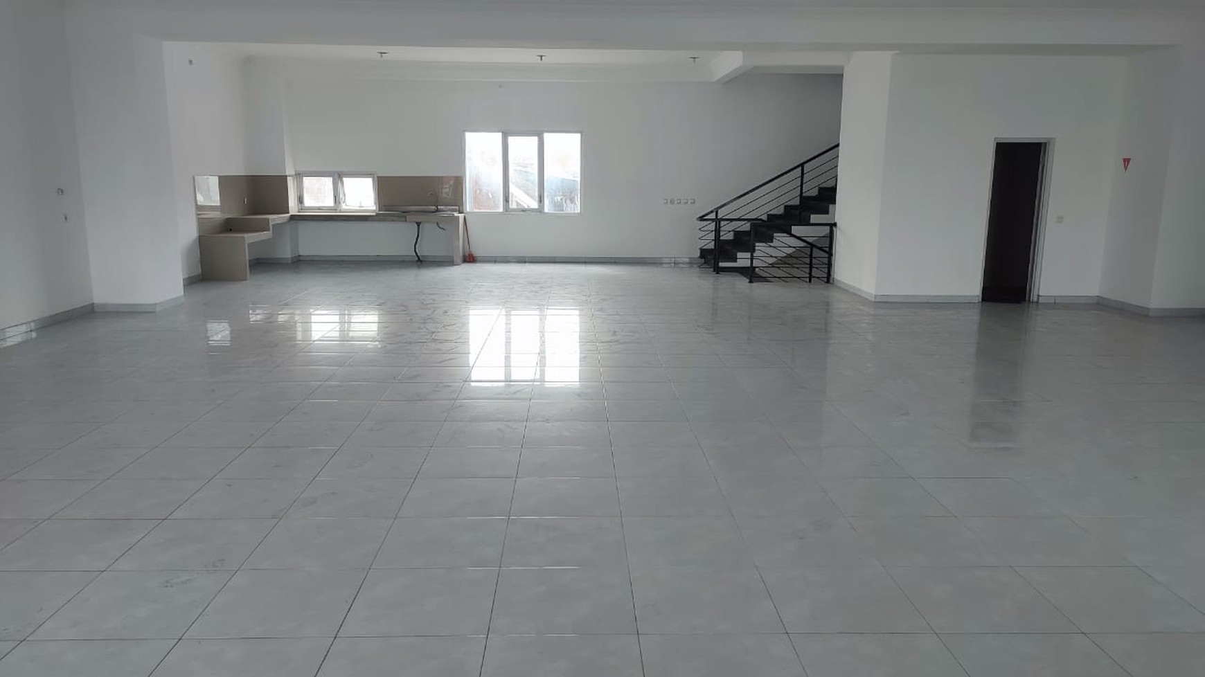 Ruang Usaha 3 Lantai Di jalan Magelang Km 4, Sinduadi, Mlati, Sleman.