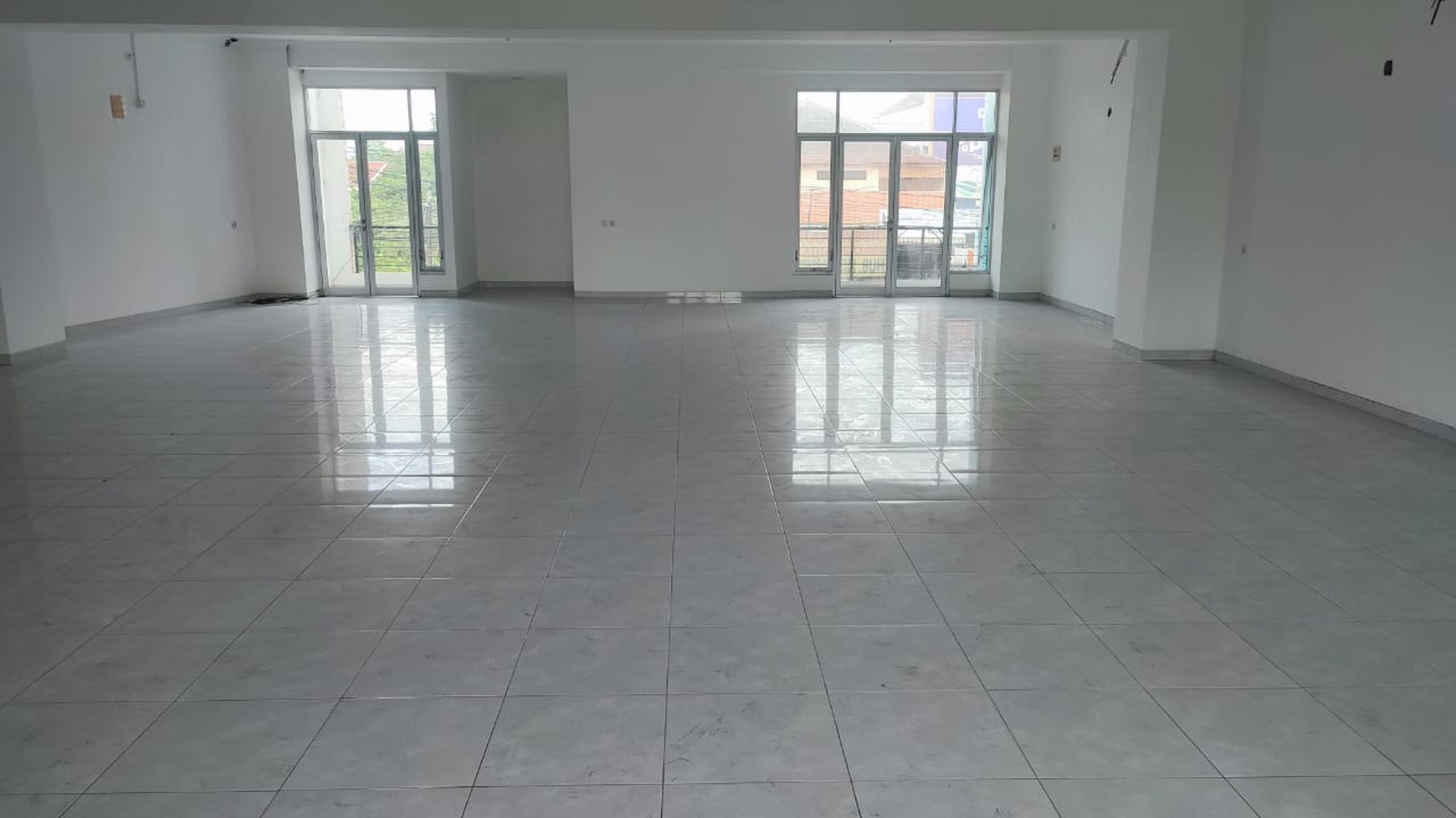 Ruang Usaha 3 Lantai Di jalan Magelang Km 4, Sinduadi, Mlati, Sleman.
