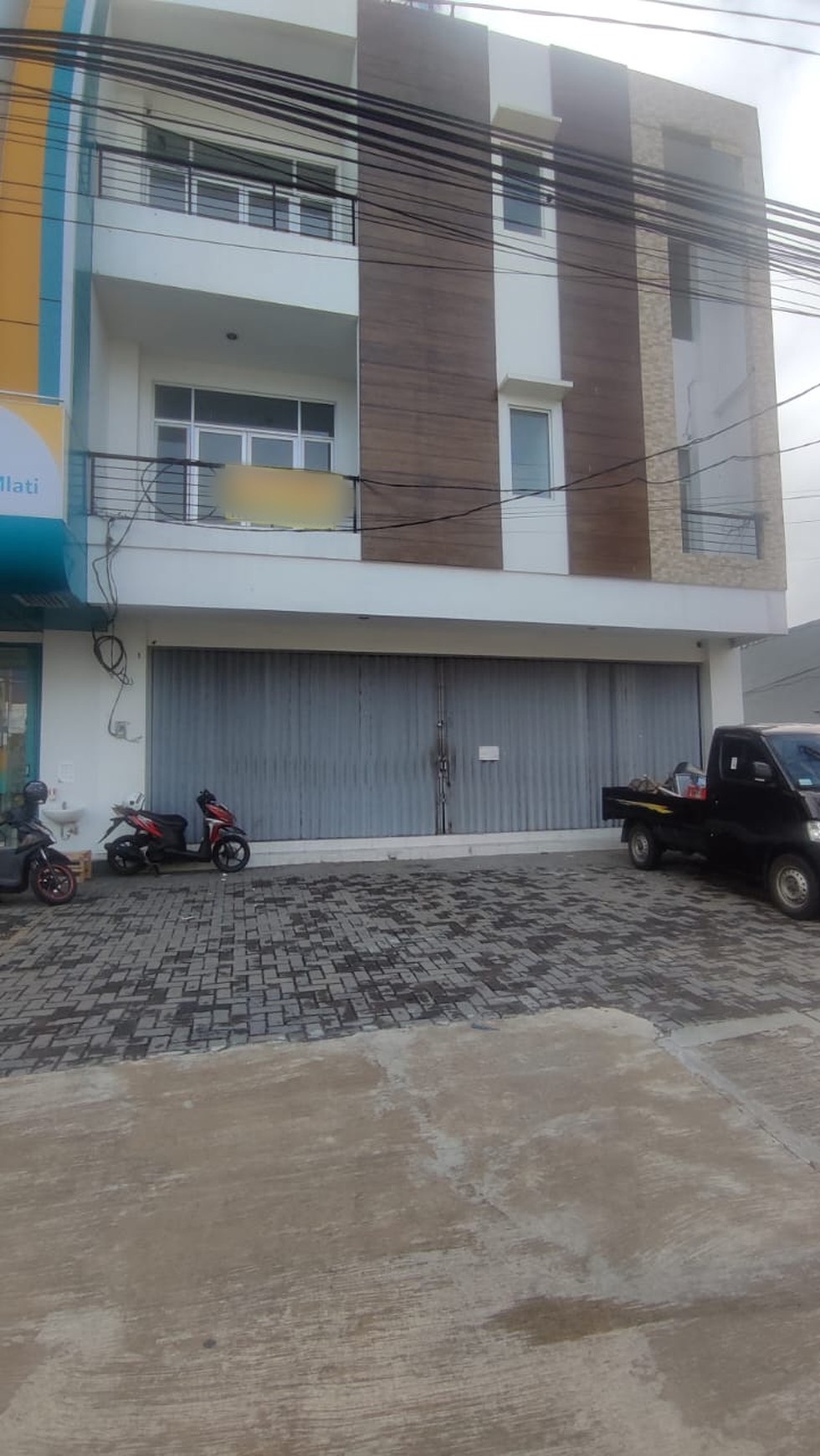 Ruang Usaha 3 Lantai Di jalan Magelang Km 4, Sinduadi, Mlati, Sleman.