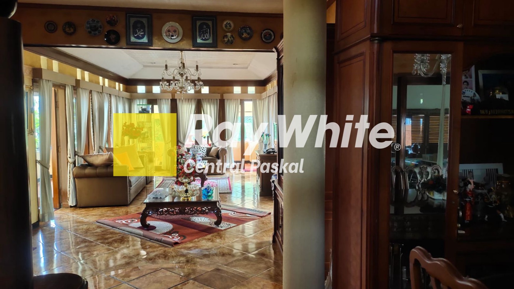 Rumah Tinggal 3 Lantai di Bukit Indah Geger Kalong Bandung