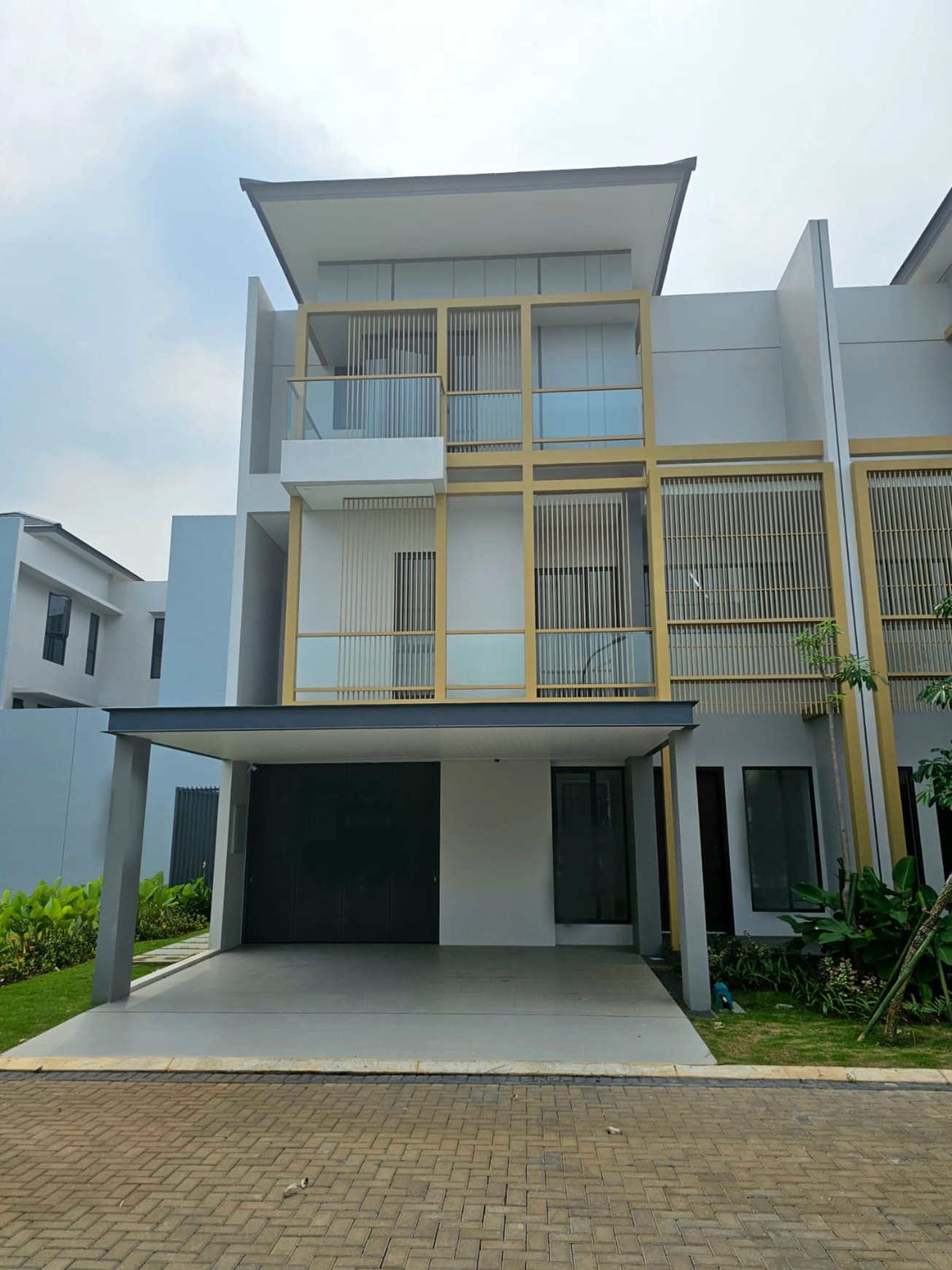 Rumah dekat taman Eonna BSD