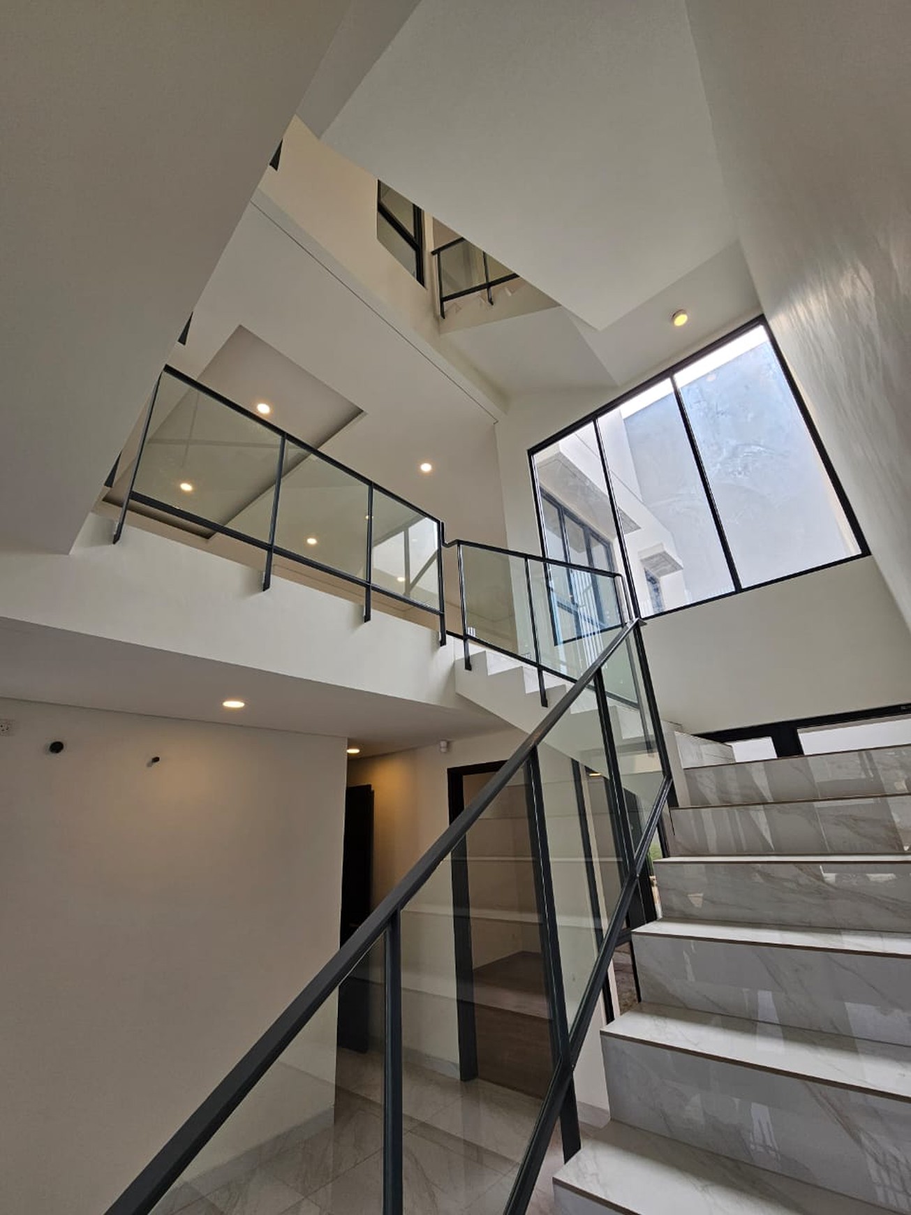 Rumah dekat taman Eonna BSD