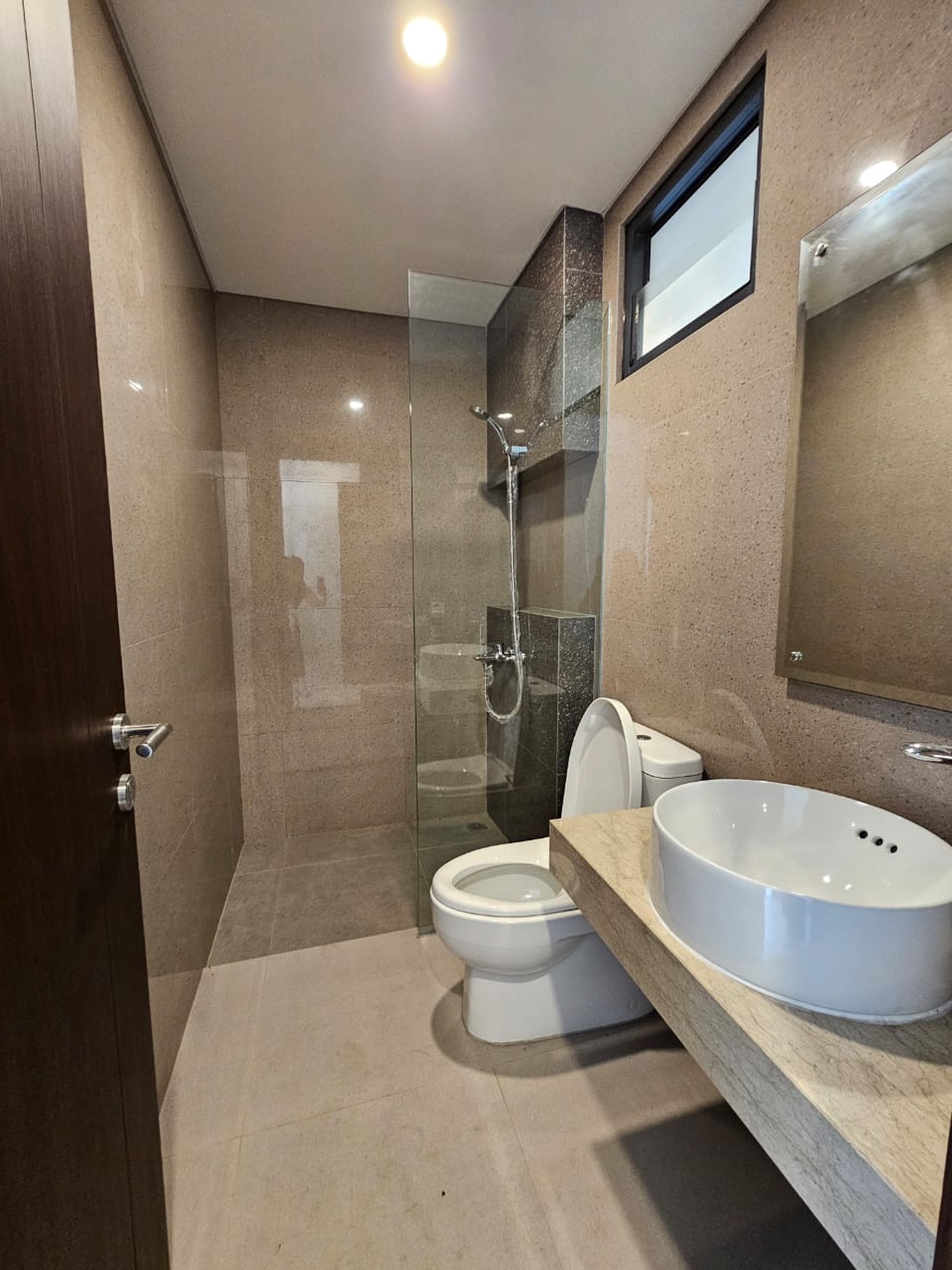 Rumah dekat taman Eonna BSD