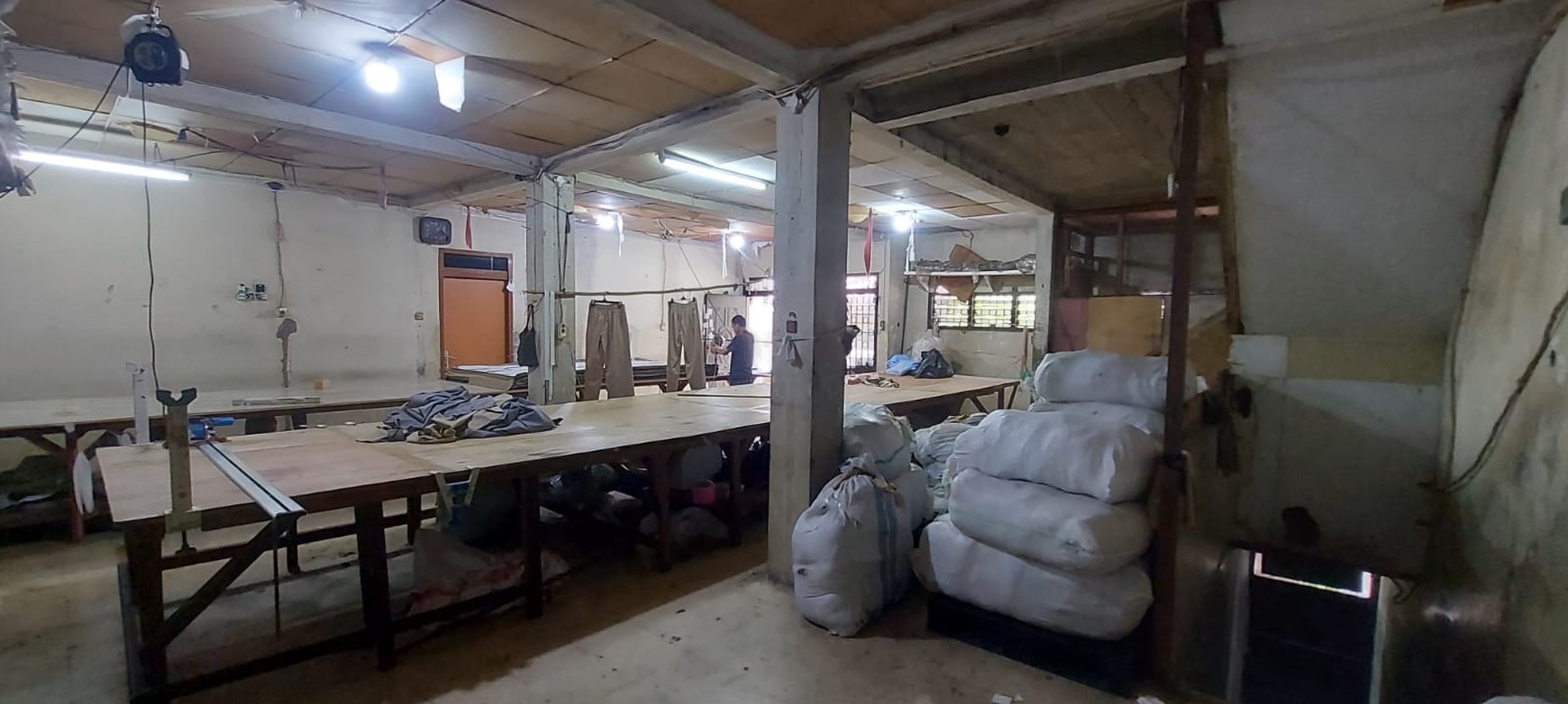 JUAL MURAH HARGA NJOP rumah 2 lt di Hdp jalan raya Pademangan Timur