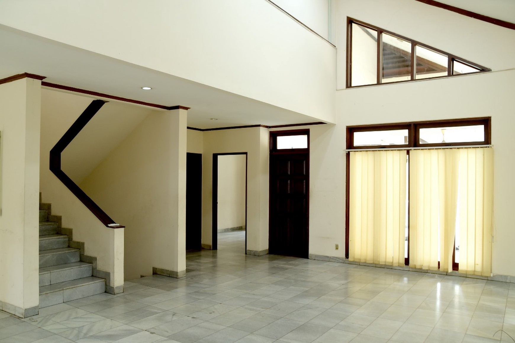Rumah Unfurnished 3 lantai di Pangeran Antasari, Cipete Selatan, Cilandak